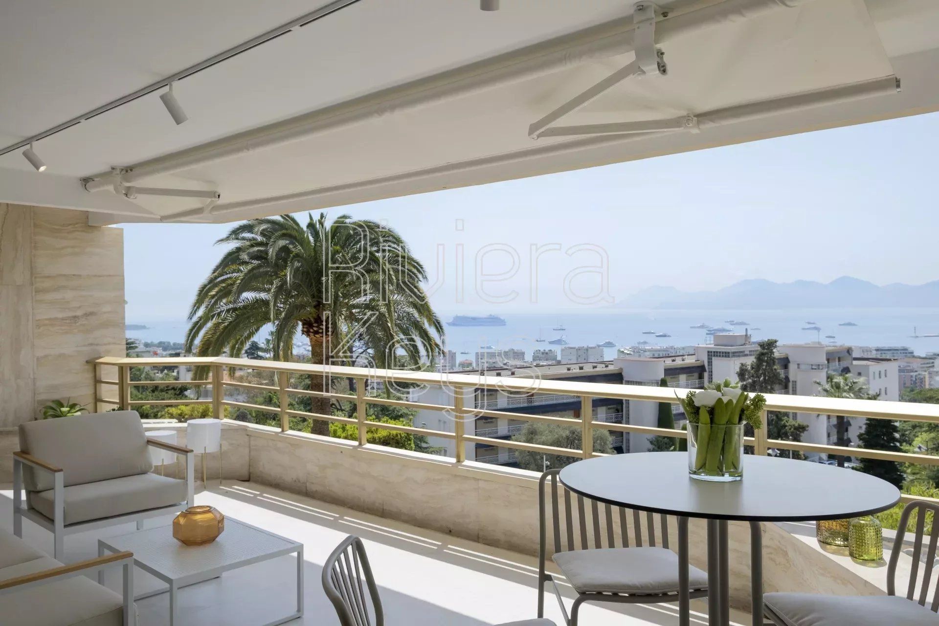 Condominium in Cannes, Provence-Alpes-Côte d'Azur 12157174