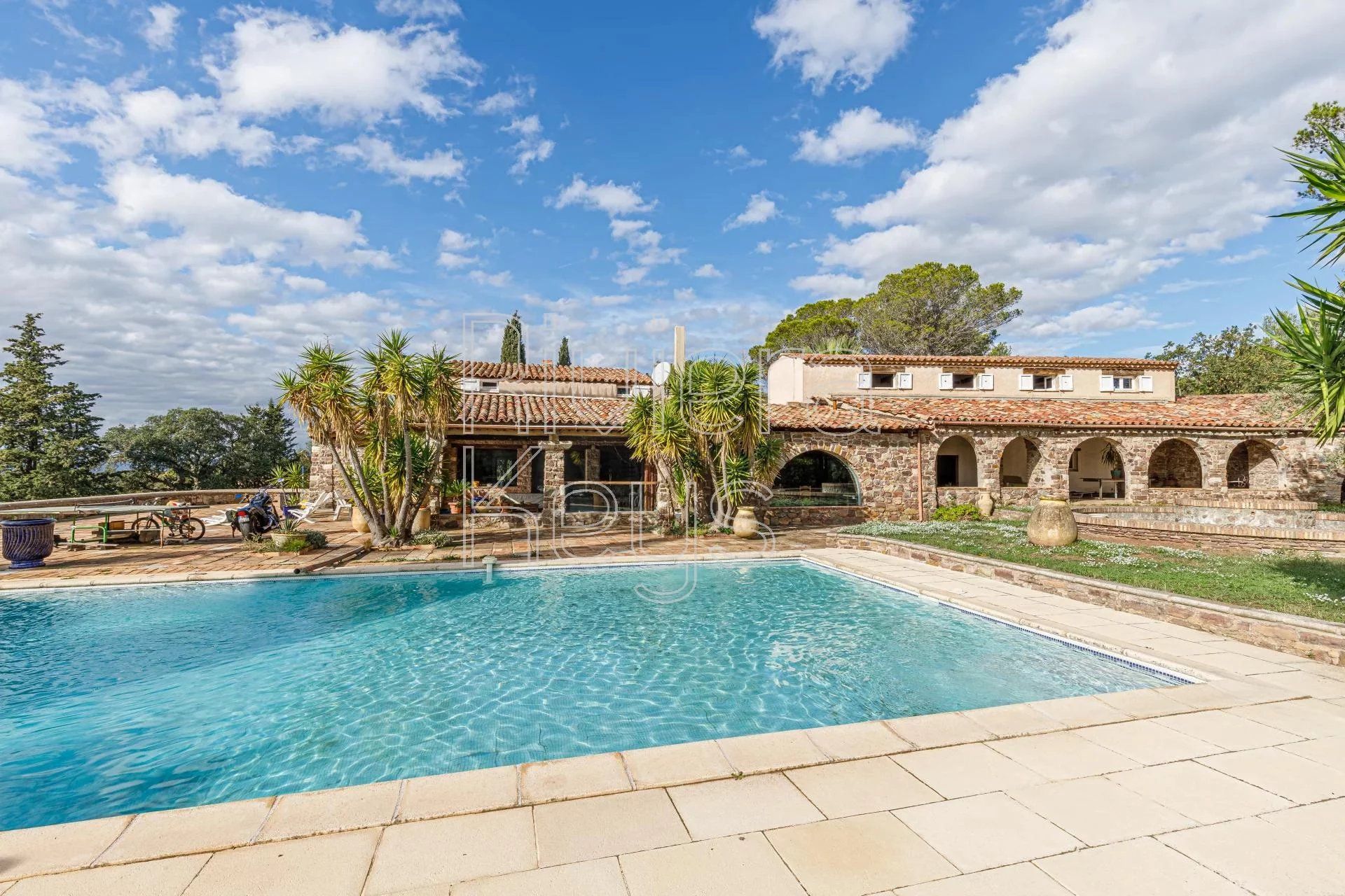 House in Frejus, Provence-Alpes-Cote d'Azur 12157185