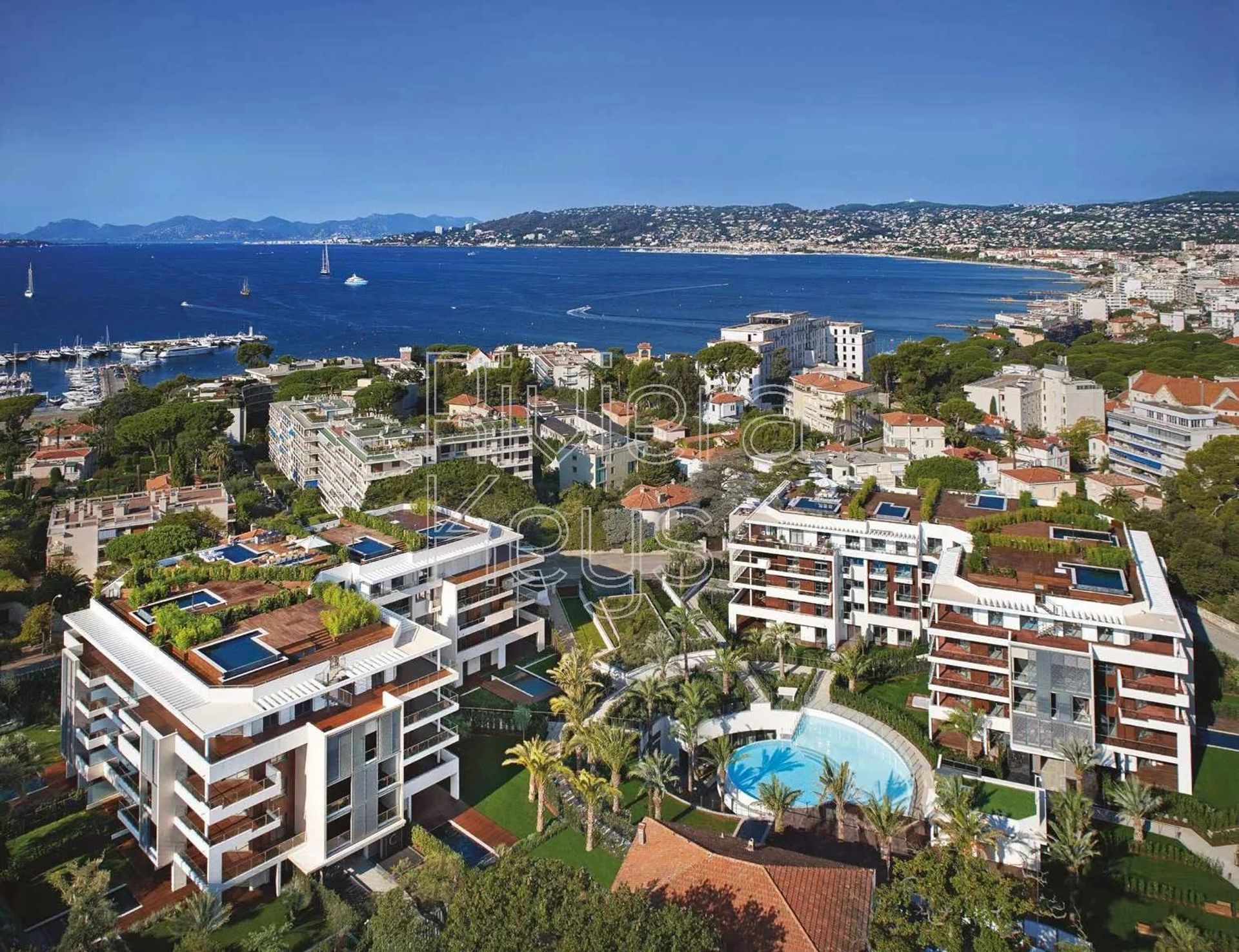 Osakehuoneisto sisään Antibes, Provence-Alpes-Cote d'Azur 12157229