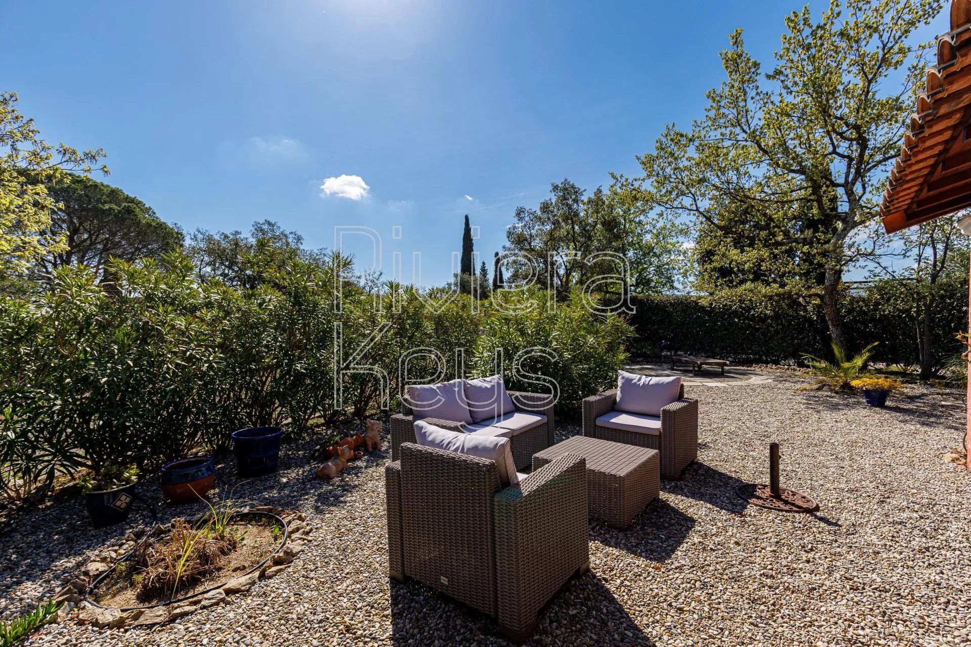 Casas Múltiplas no Roquebrune-sur-Argens, Provence-Alpes-Cote d'Azur 12157390