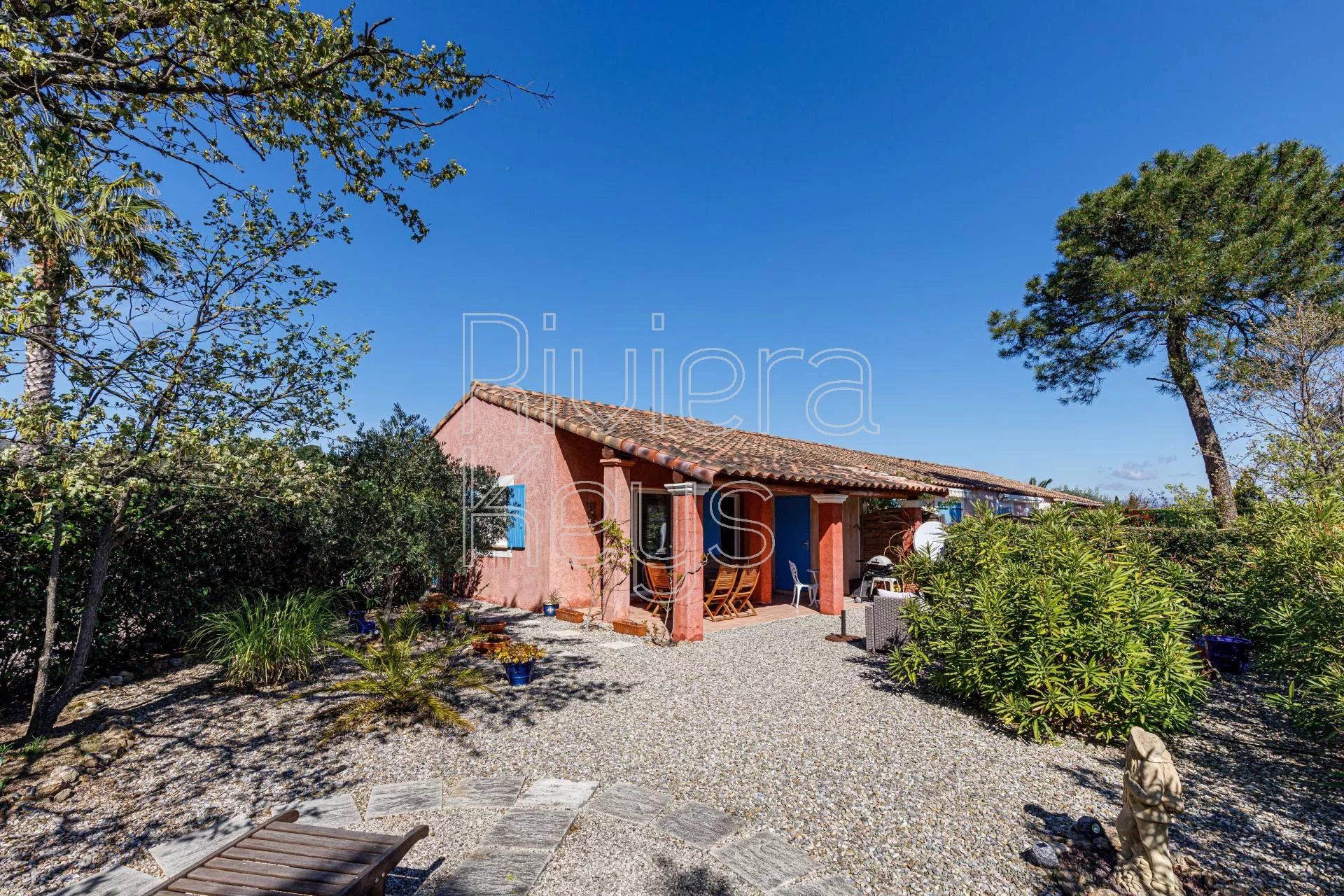 Múltiples Casas en Roquebrune-sur-Argens, Provence-Alpes-Cote d'Azur 12157390