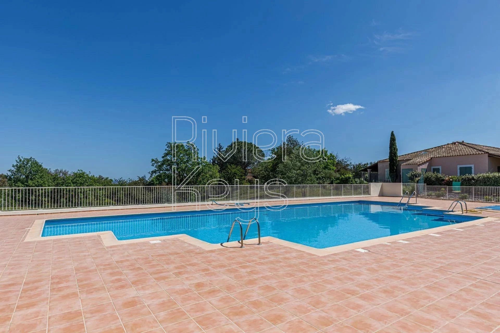 منازل متعددة في Roquebrune-sur-Argens, Var 12157390