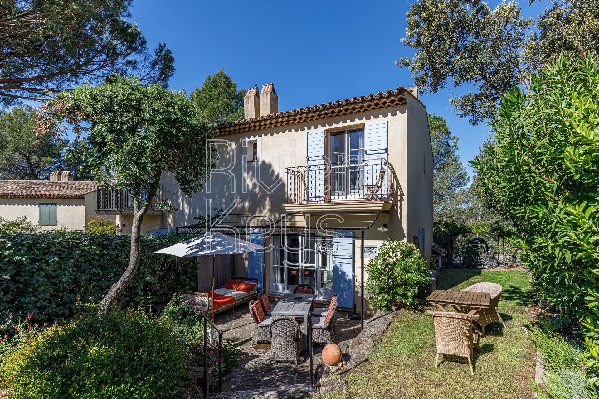 Flere hus i La Motte, Provence-Alpes-Cote d'Azur 12157552