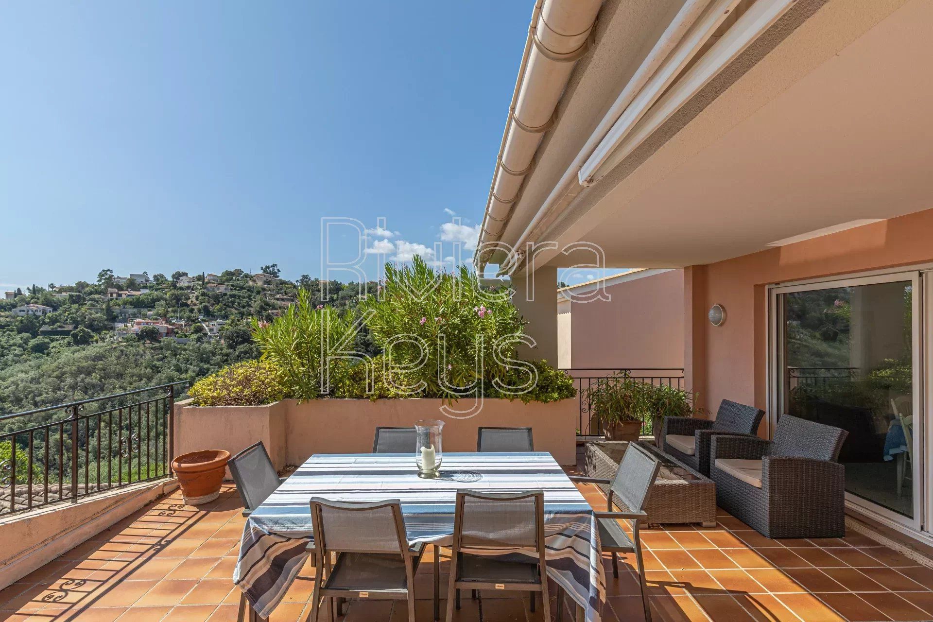 Квартира в Mandelieu-la-Napoule, Alpes-Maritimes 12157686