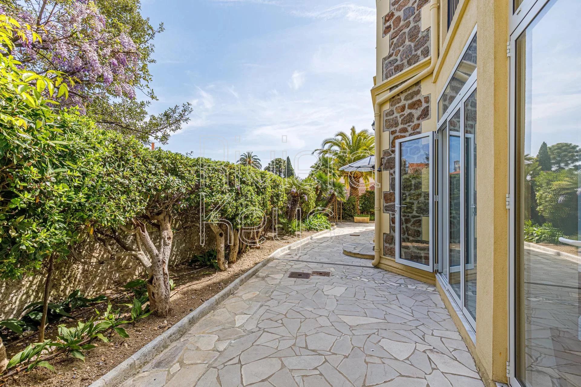 Osakehuoneisto sisään Cannes, Provence-Alpes-Cote d'Azur 12157699