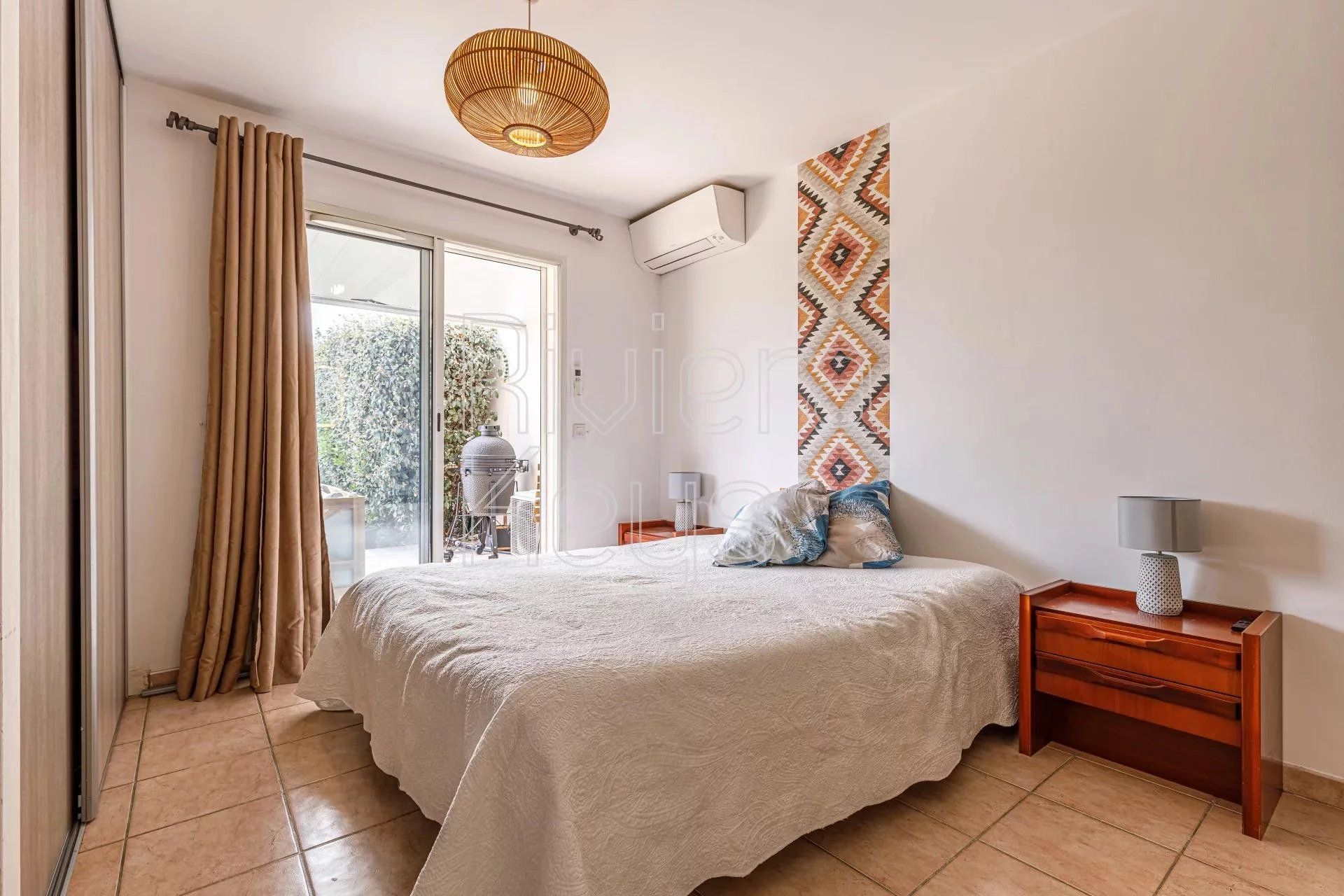 Osakehuoneisto sisään Antibes, Provence-Alpes-Cote d'Azur 12157754