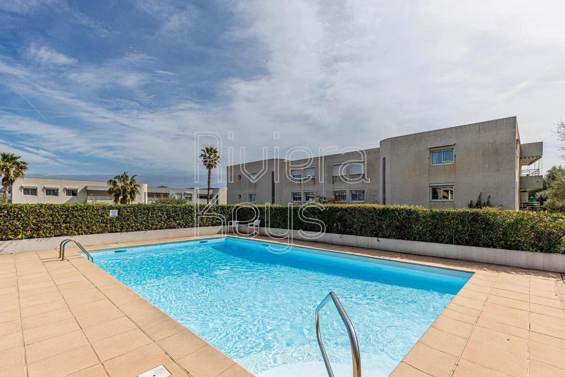 Osakehuoneisto sisään Antibes, Provence-Alpes-Cote d'Azur 12157754