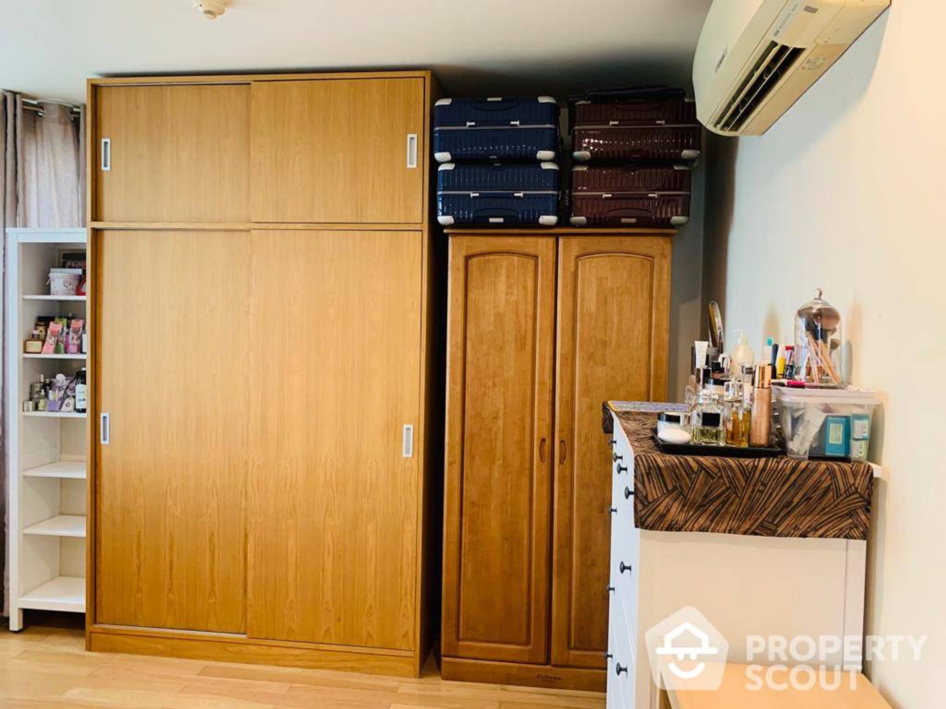 Condominium in Godown, Krung Thep Maha Nakhon 12158438