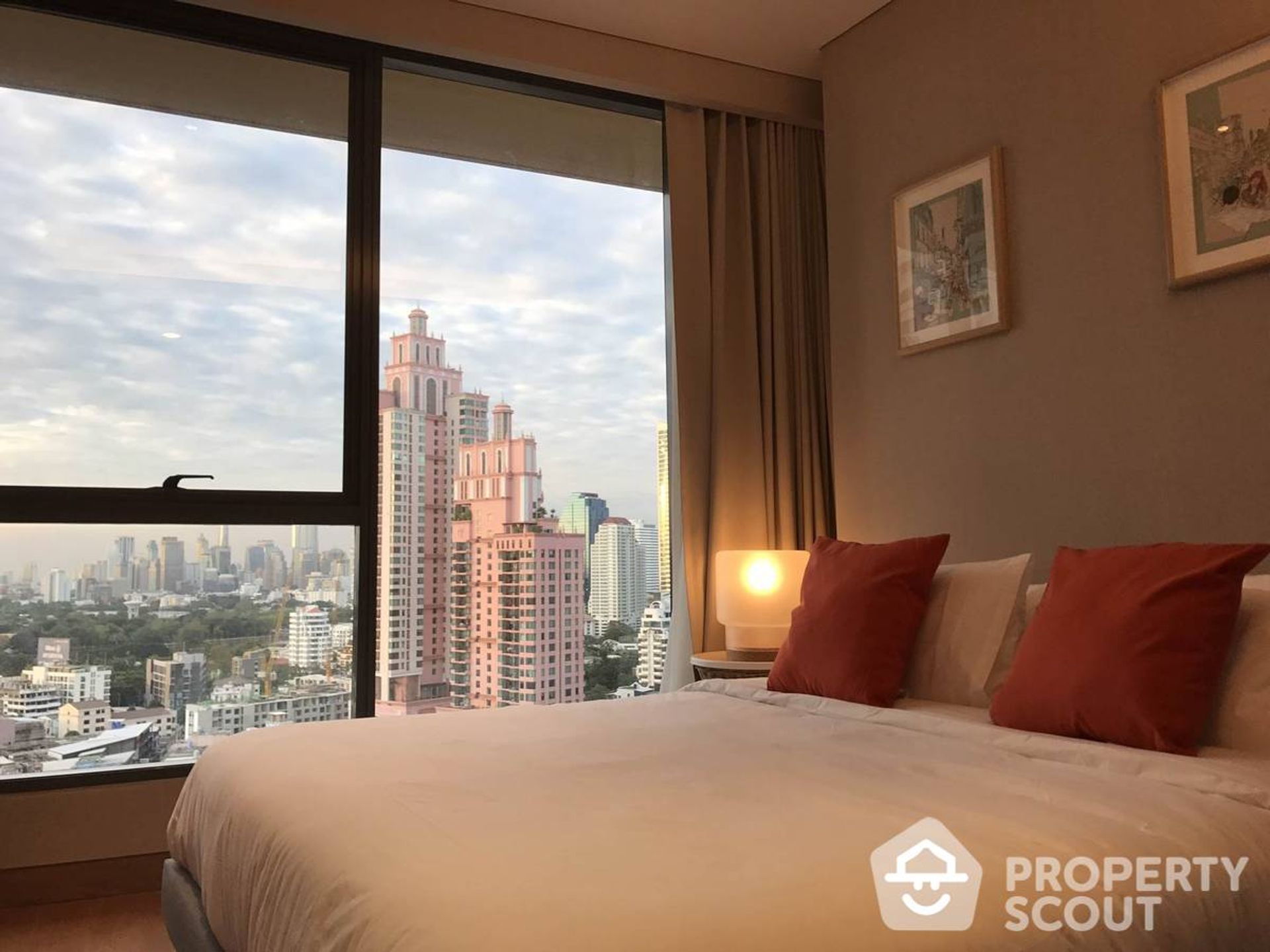 Condominium in Khlong Toei, Krung Thep Maha Nakhon 12158445