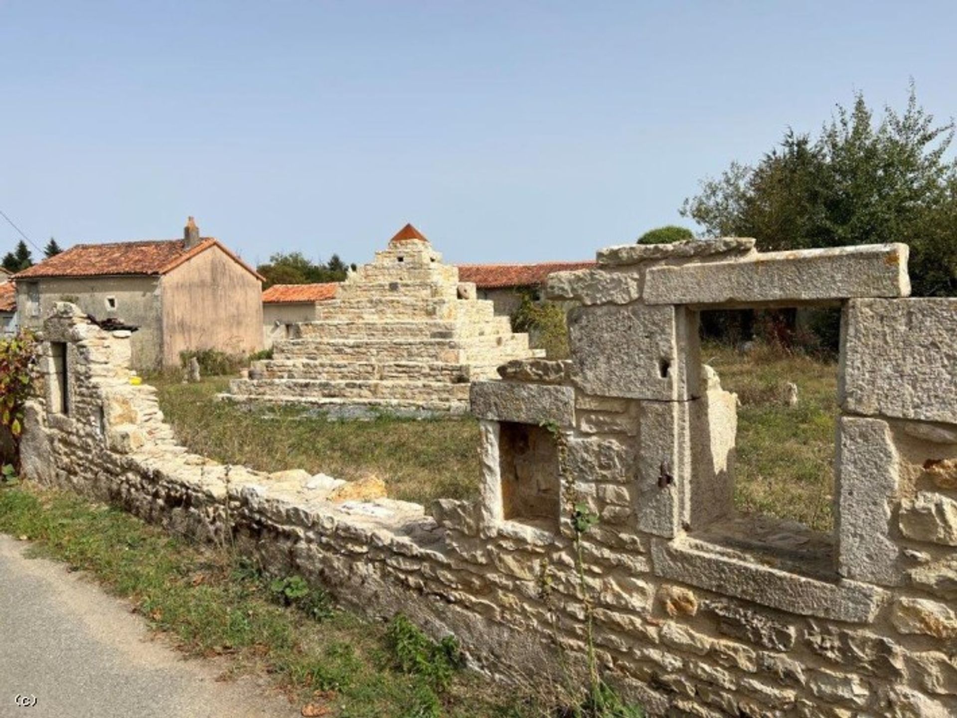 بيت في Nanteuil-en-Vallée, Nouvelle-Aquitaine 12160889