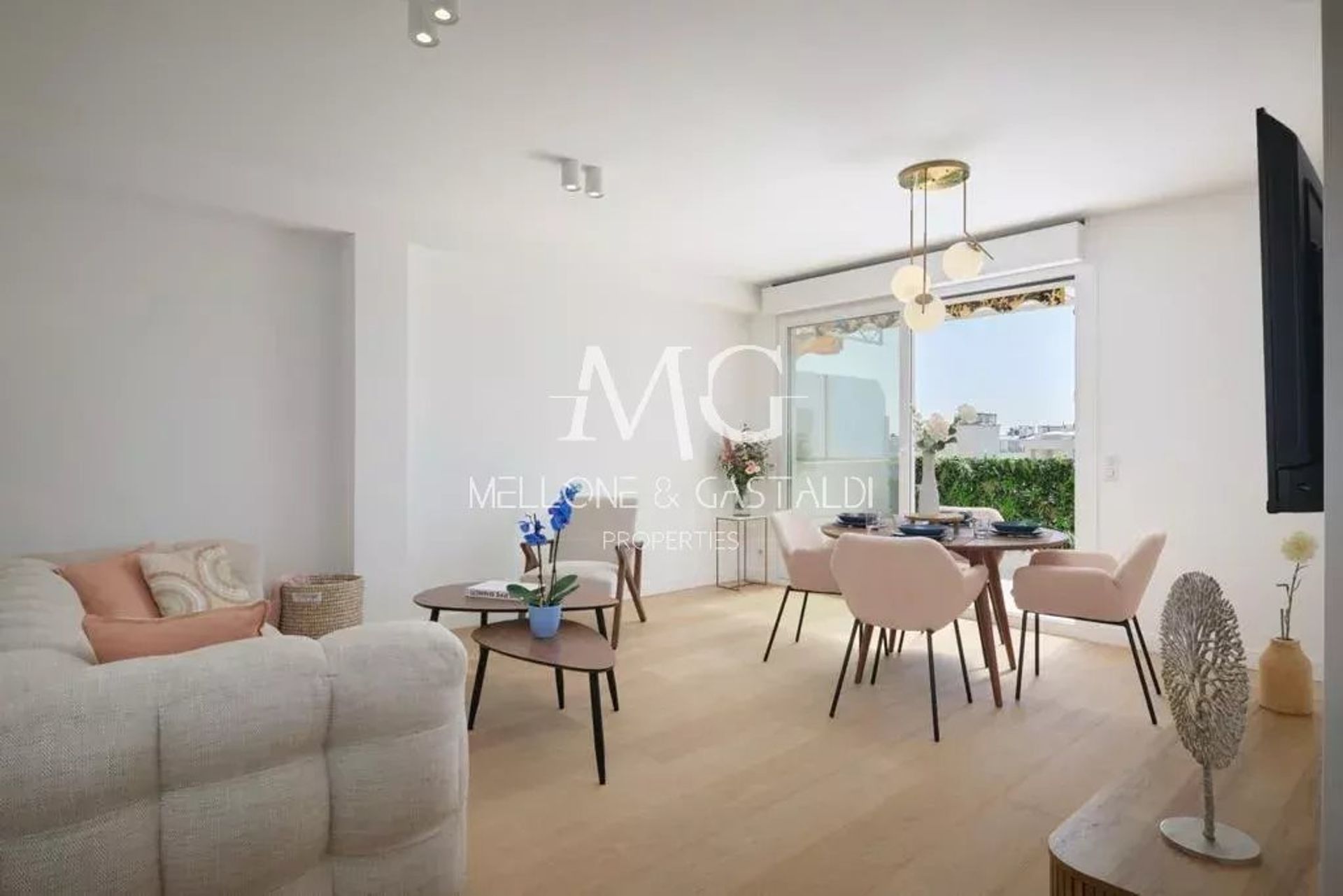 Condominium in Cannes, Provence-Alpes-Côte d'Azur 12162295