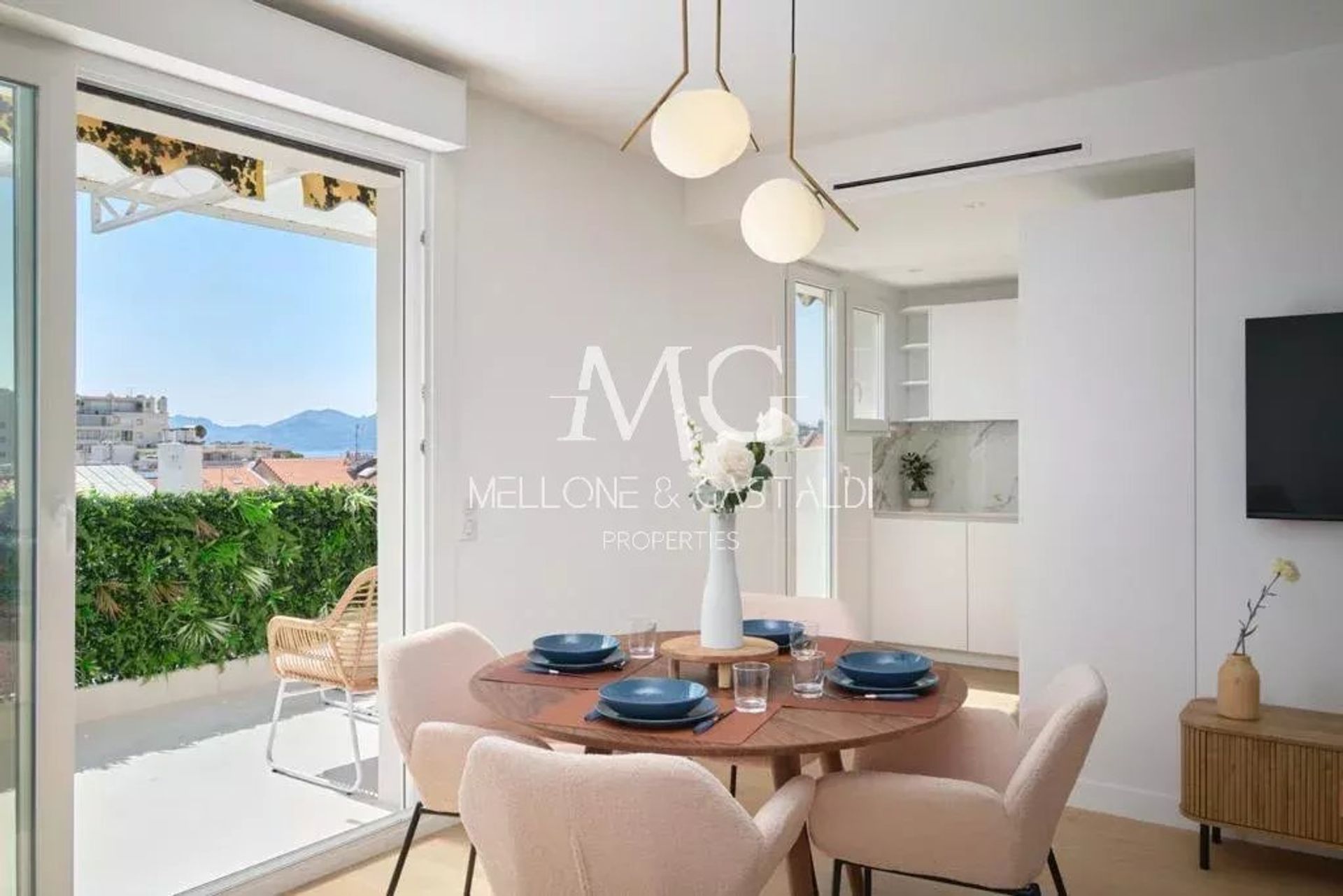 Condominium in Cannes, Provence-Alpes-Côte d'Azur 12162295