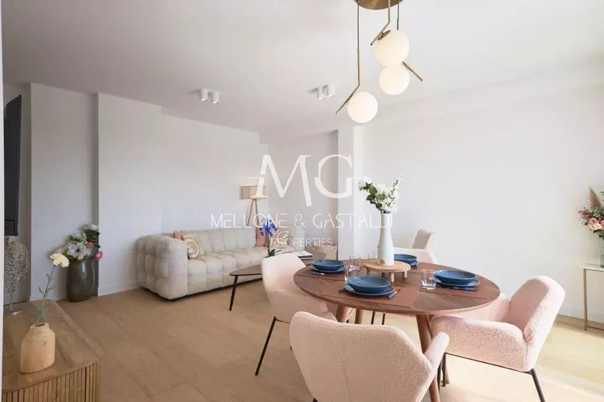 Condominium in Cannes, Alpes-Maritimes 12162295