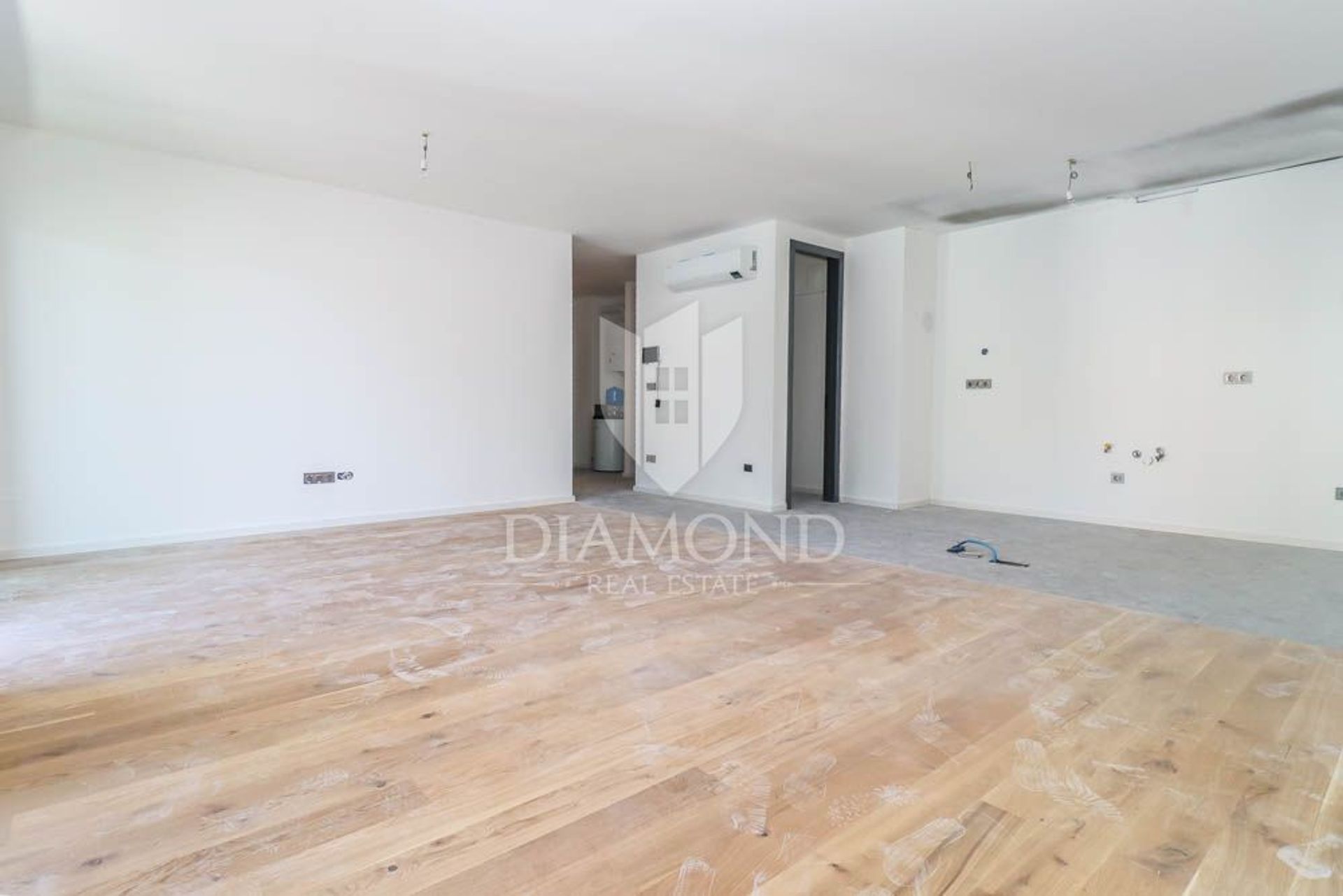 Condominio en Zminj, Istarska Županija 12162690