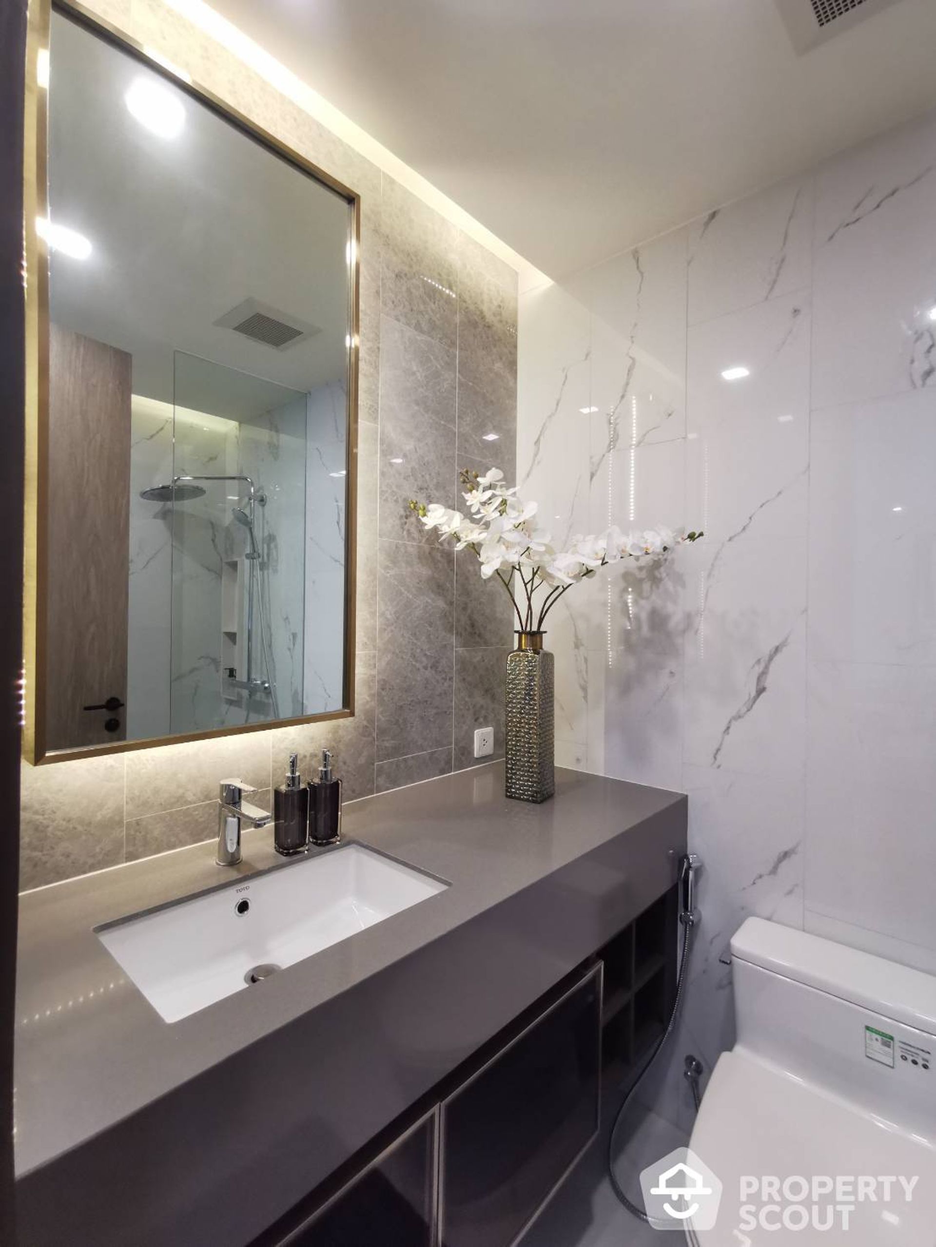 Condominium in , Krung Thep Maha Nakhon 12162926