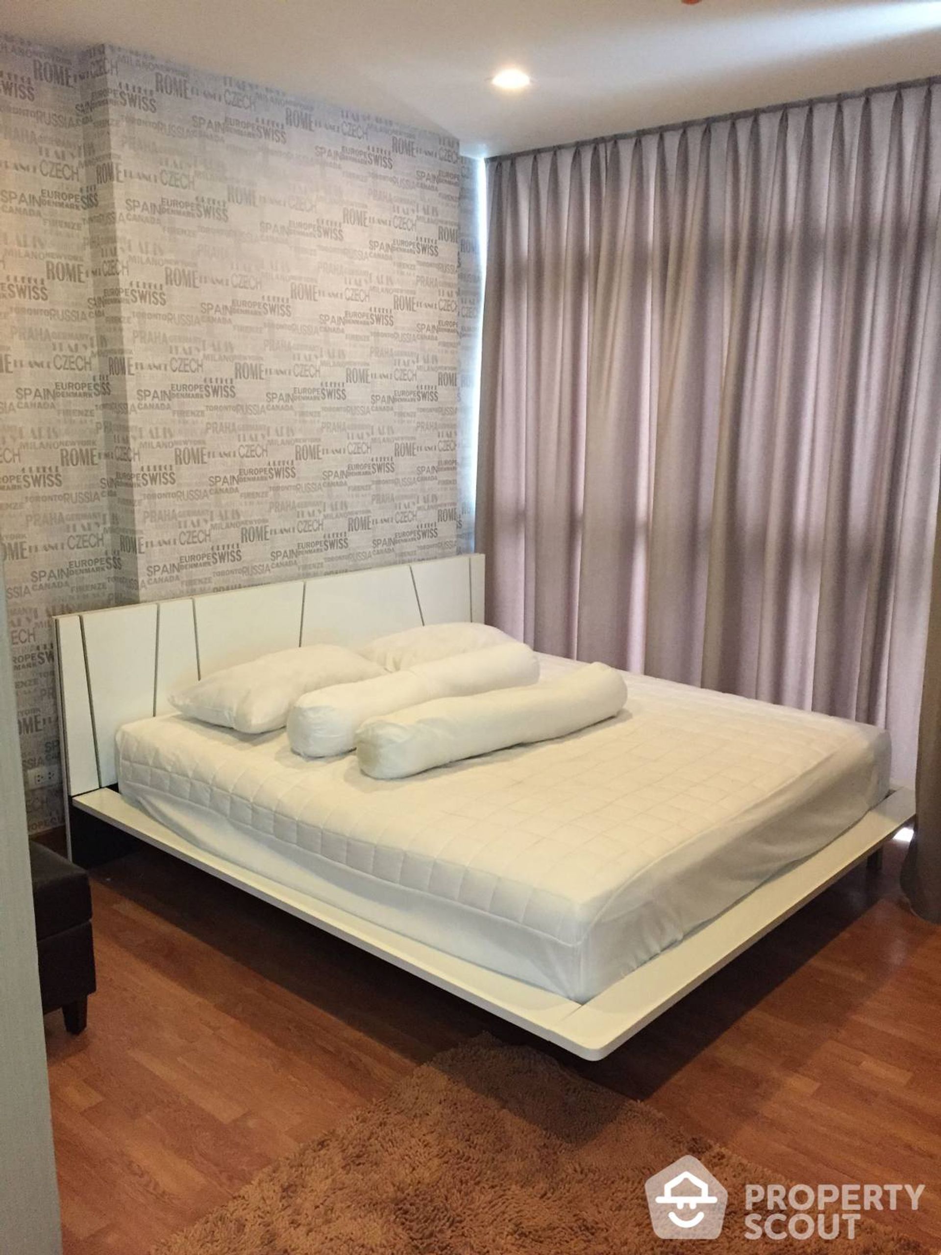 Condominium in Ban Khlong Samrong, Samut Prakan 12162936