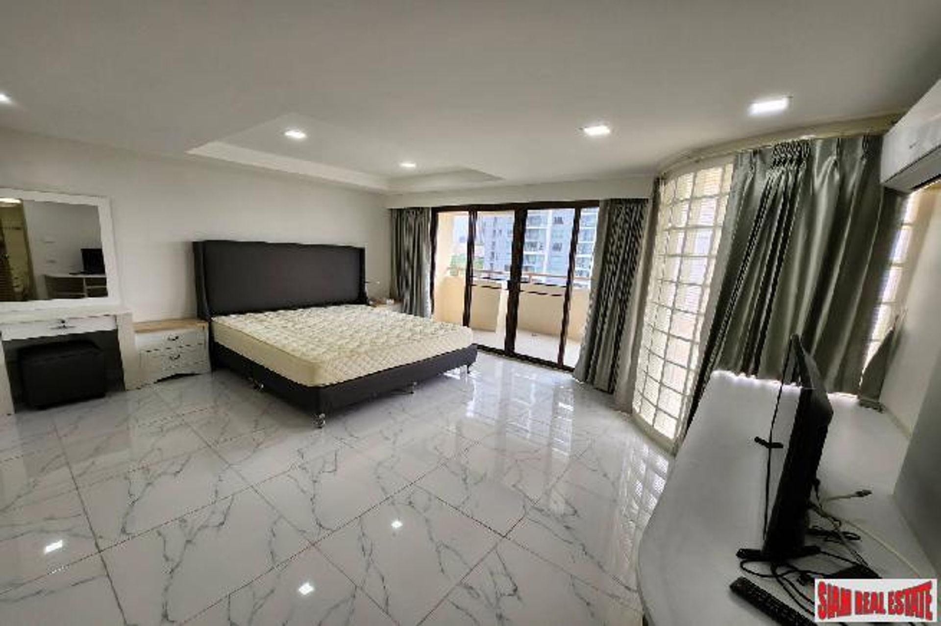 Condominium in Watthana, Krung Thep Maha Nakhon 12165557