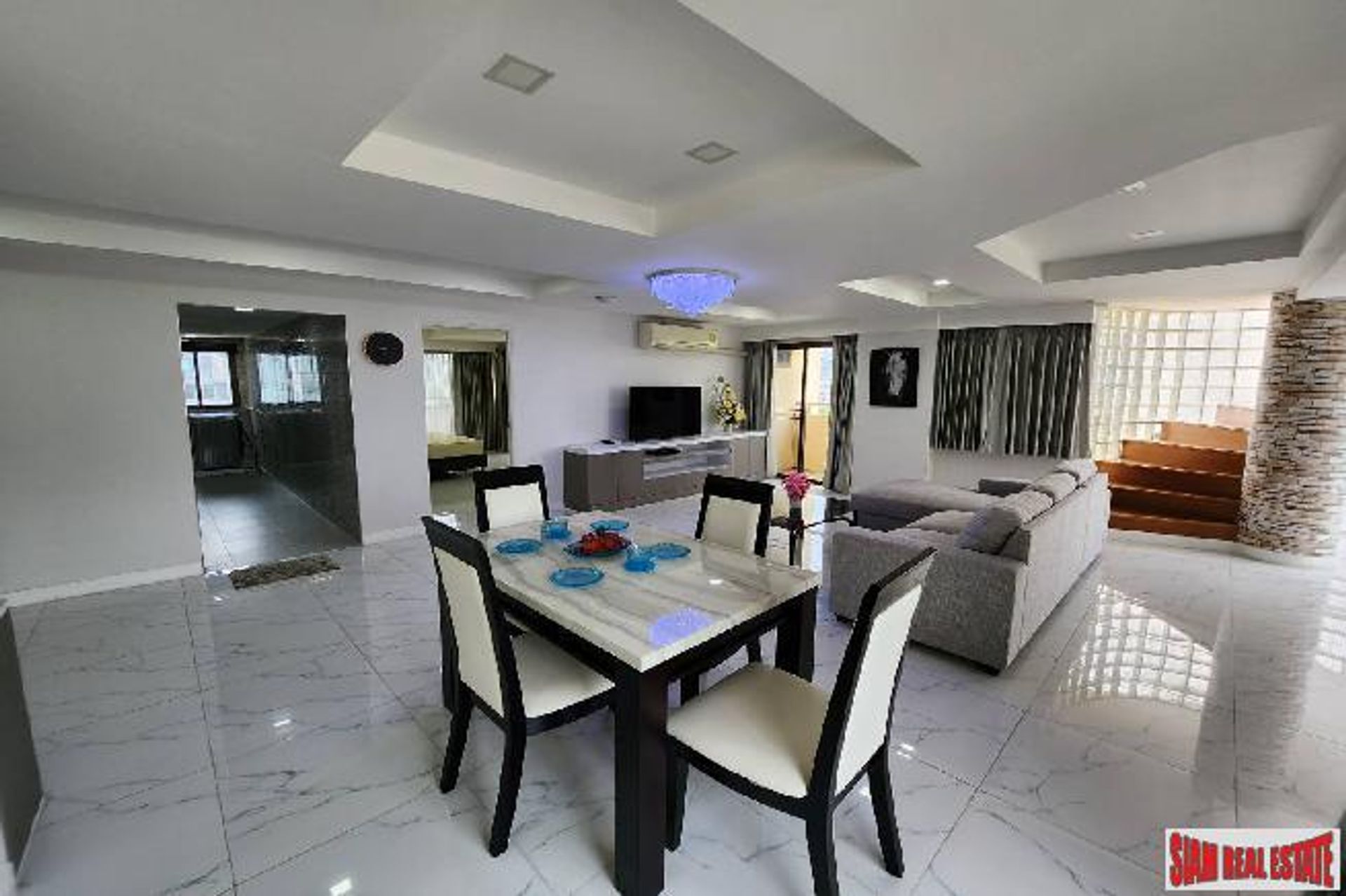 Condominium in Watthana, Krung Thep Maha Nakhon 12165557