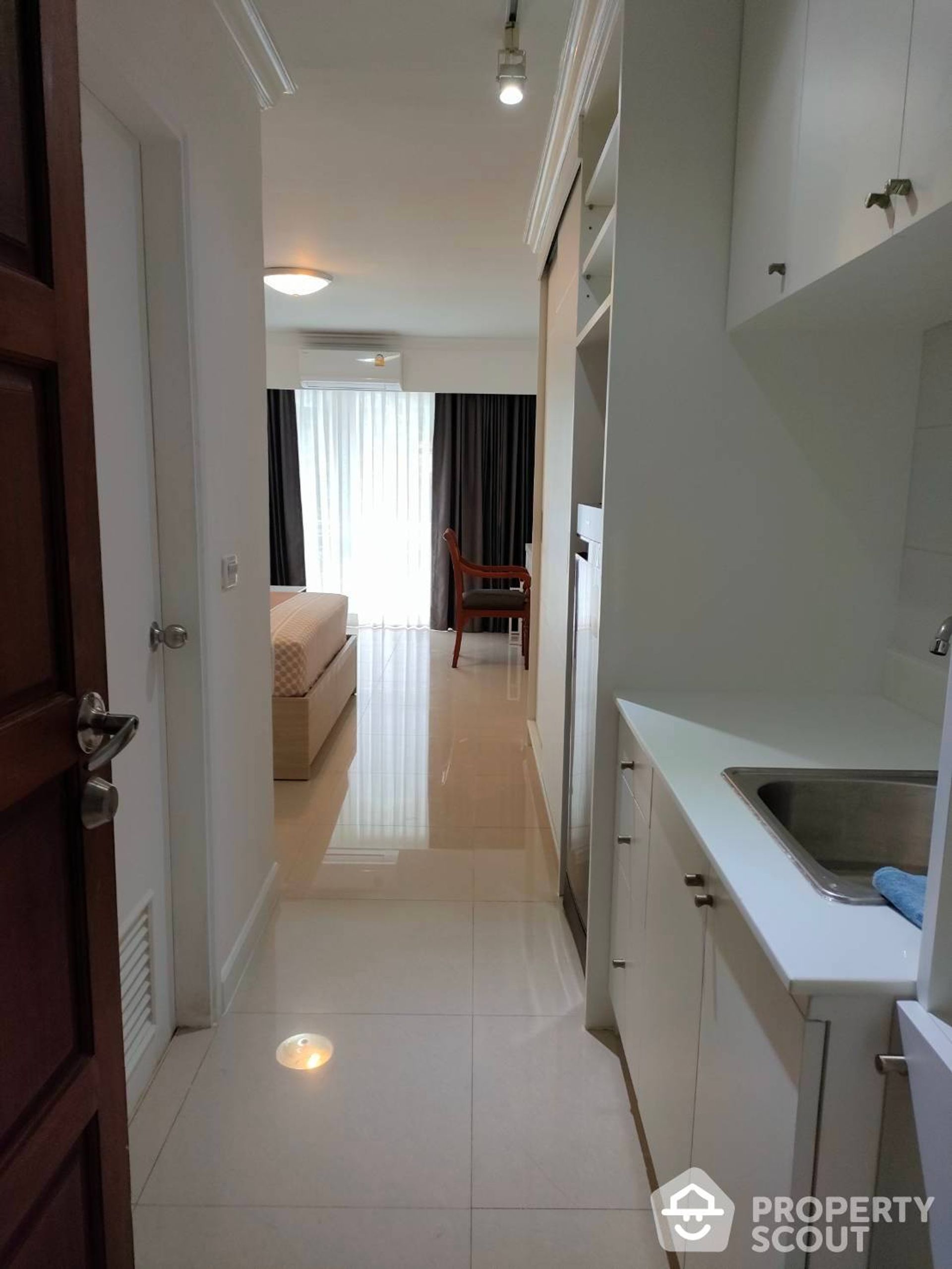 Condominium in Watthana, Krung Thep Maha Nakhon 12175231