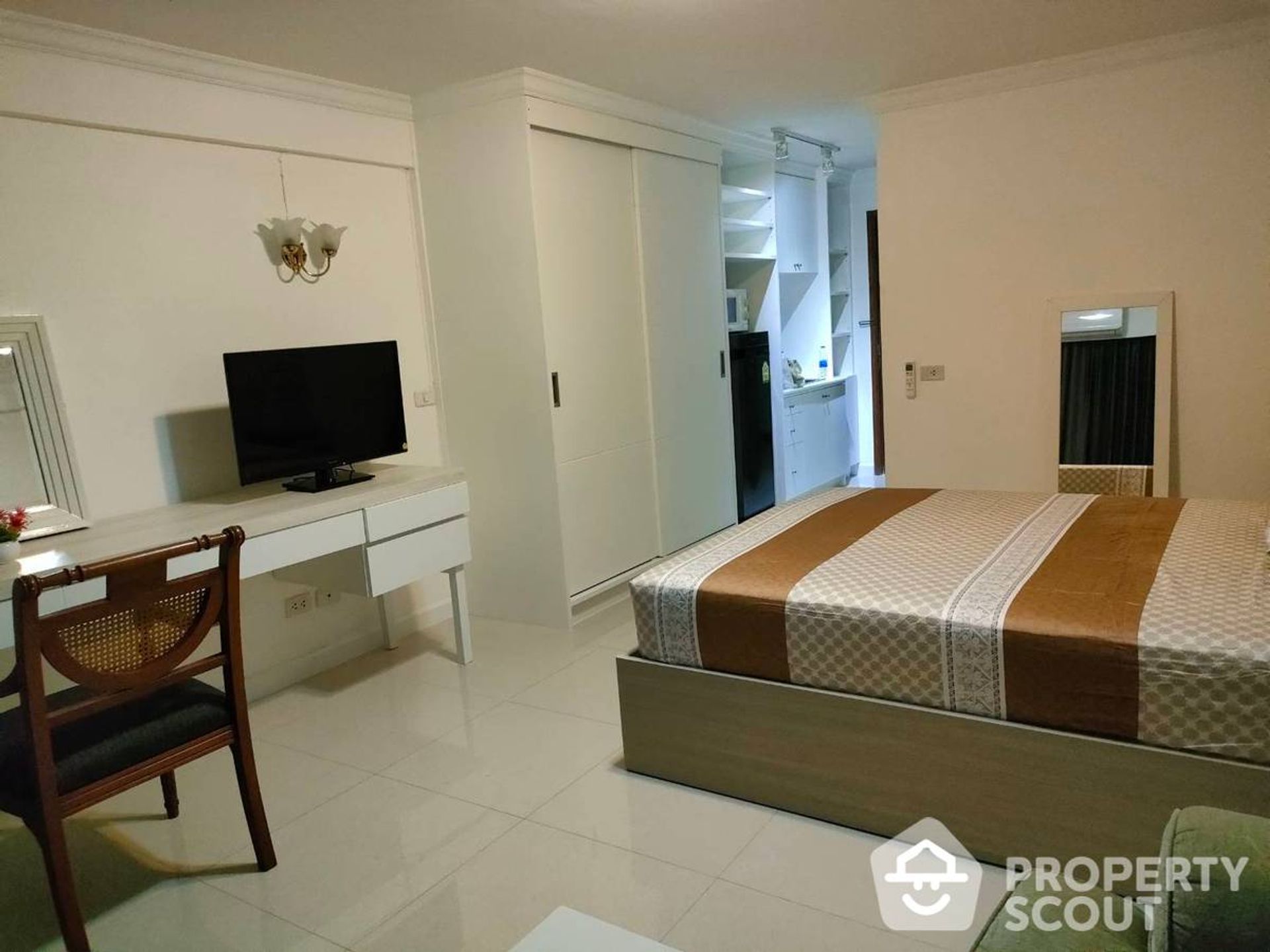 Condominium in Watthana, Krung Thep Maha Nakhon 12175231