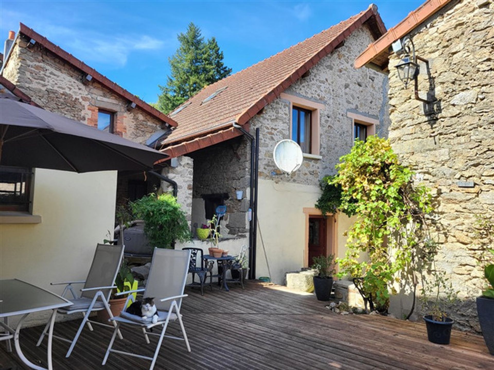 Huis in Magnac-Laval, Nouvelle-Aquitaine 12179999