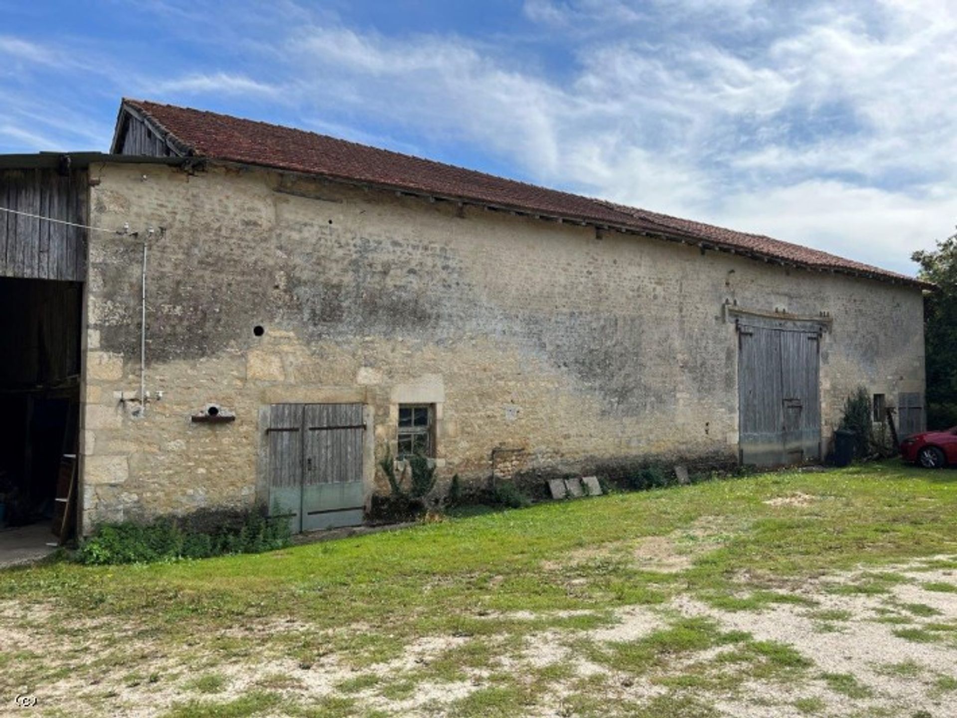 Dom w Ruffec, Nouvelle-Aquitaine 12180305