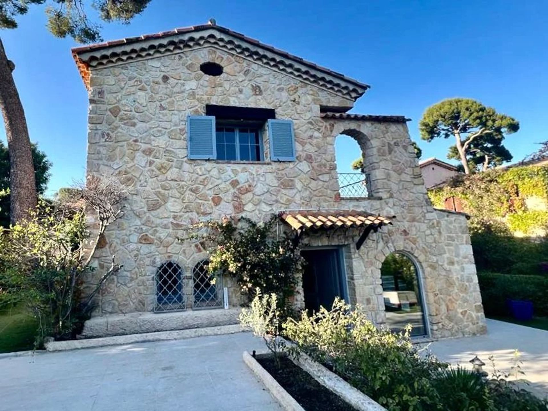 Rumah di Antibes, Provence-Alpes-Cote d'Azur 12181351