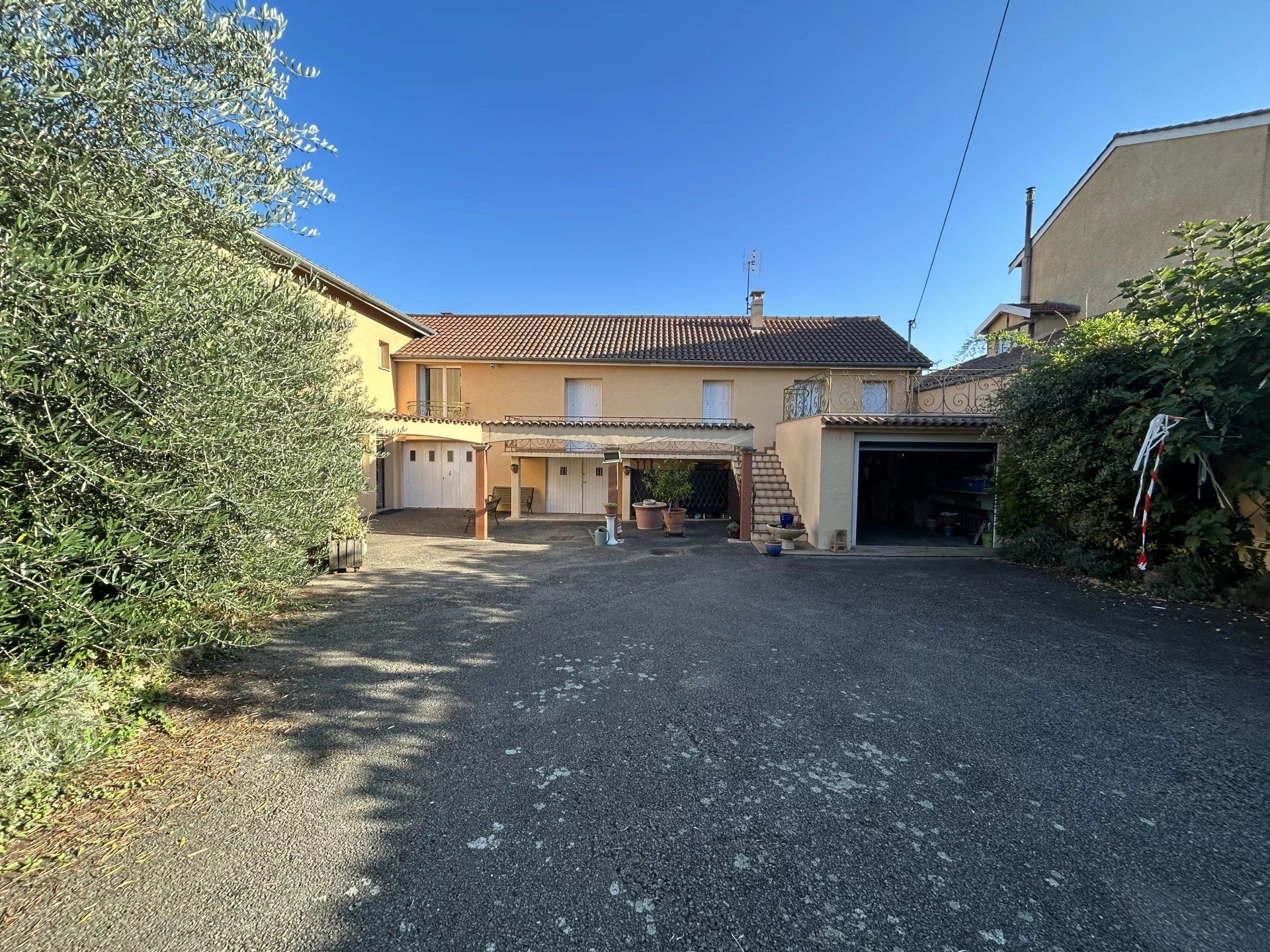 Plusieurs maisons dans Charnay-lès-Mâcon, Bourgogne-Franche-Comté 12183673