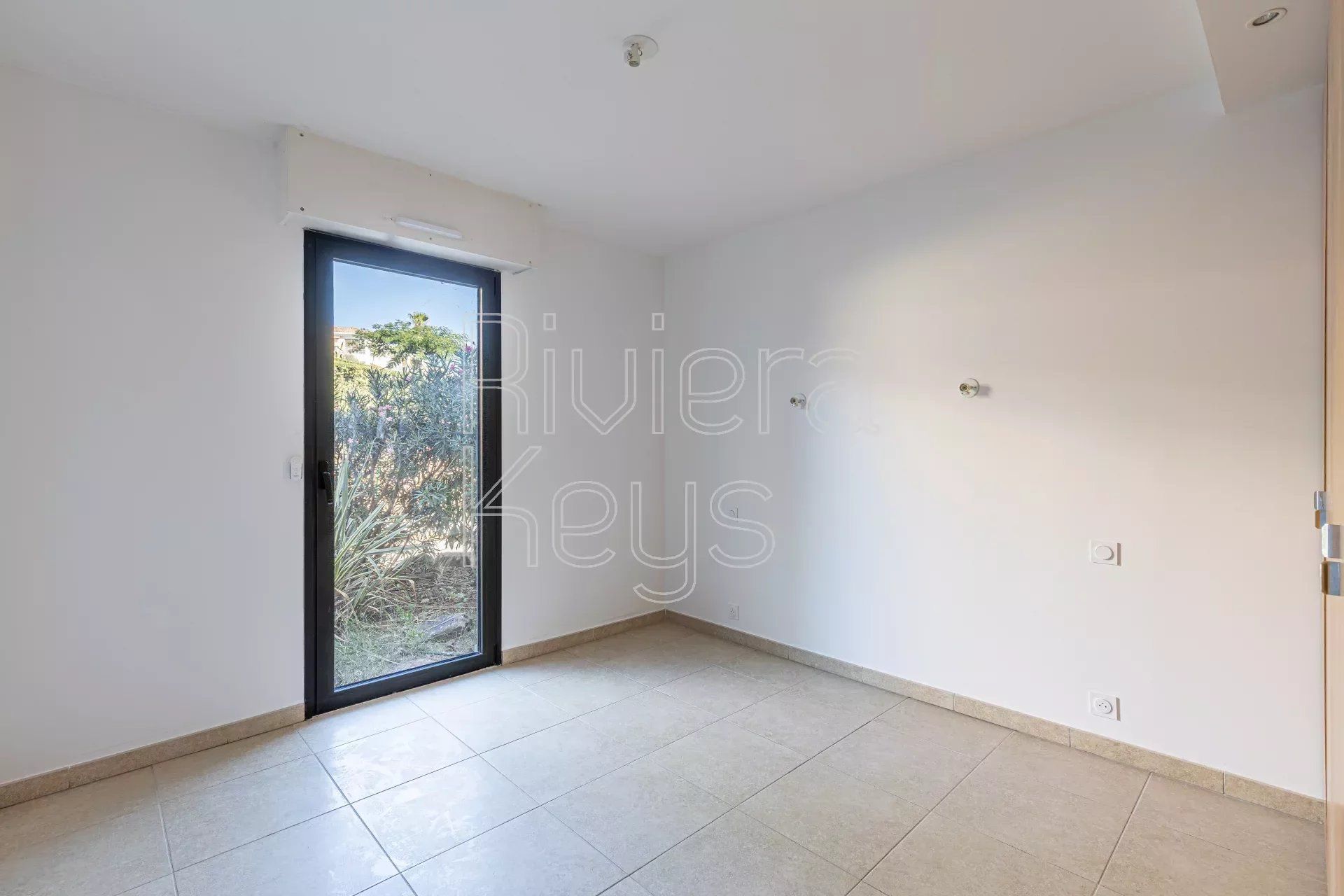 Condominium dans Saint-Raphael, Provence-Alpes-Cote d'Azur 12183810