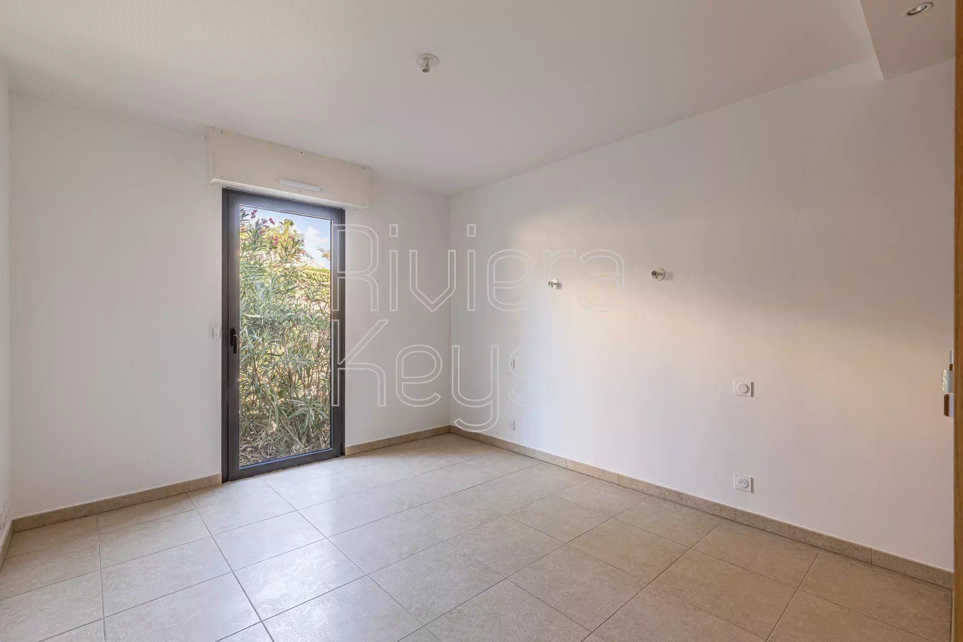 Condominium dans Saint-Raphael, Provence-Alpes-Cote d'Azur 12183810