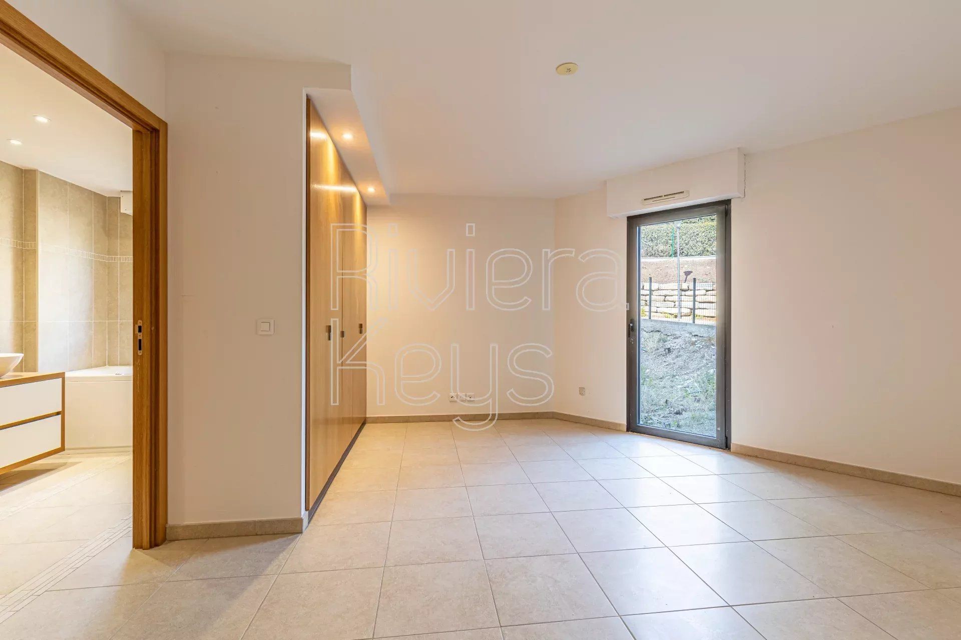 Condominio en Saint-Raphael, Provence-Alpes-Cote d'Azur 12183811