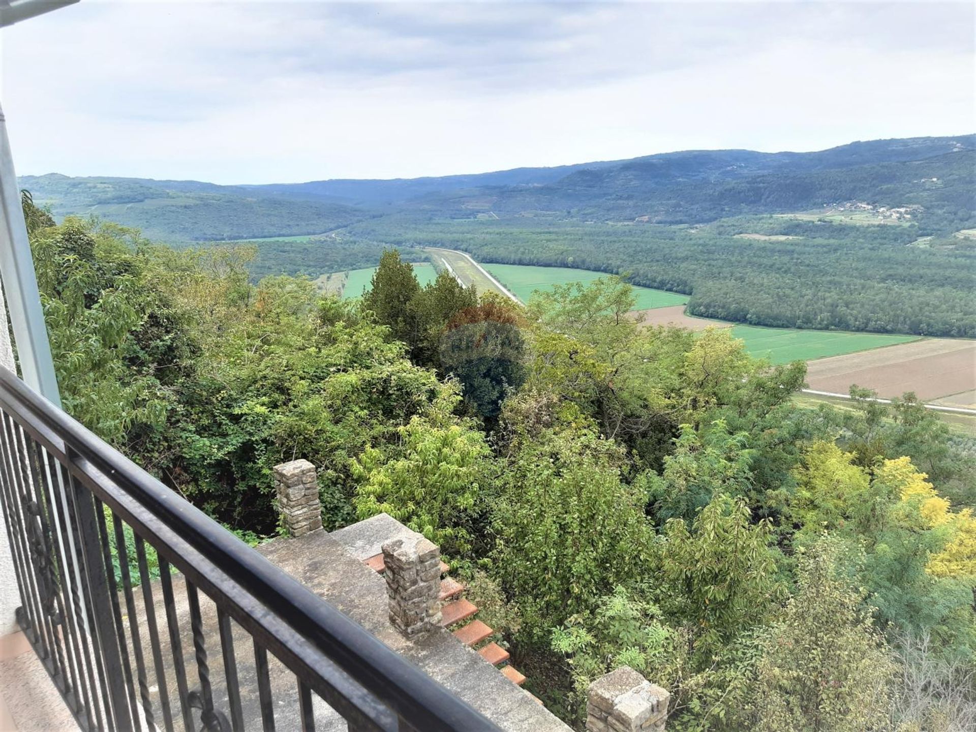 casa en Motovun, Istarska županija 12185721