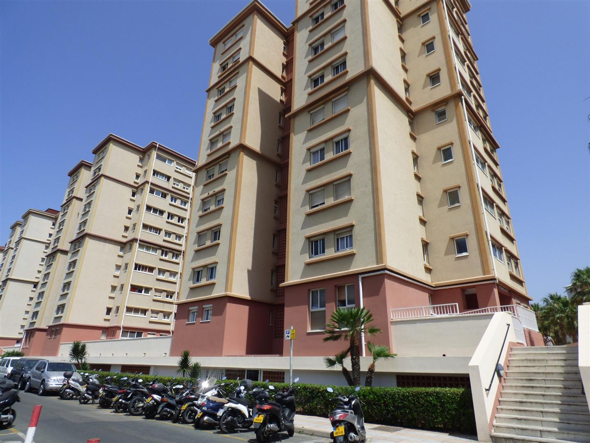 Condominium in Gibraltar,  12187146