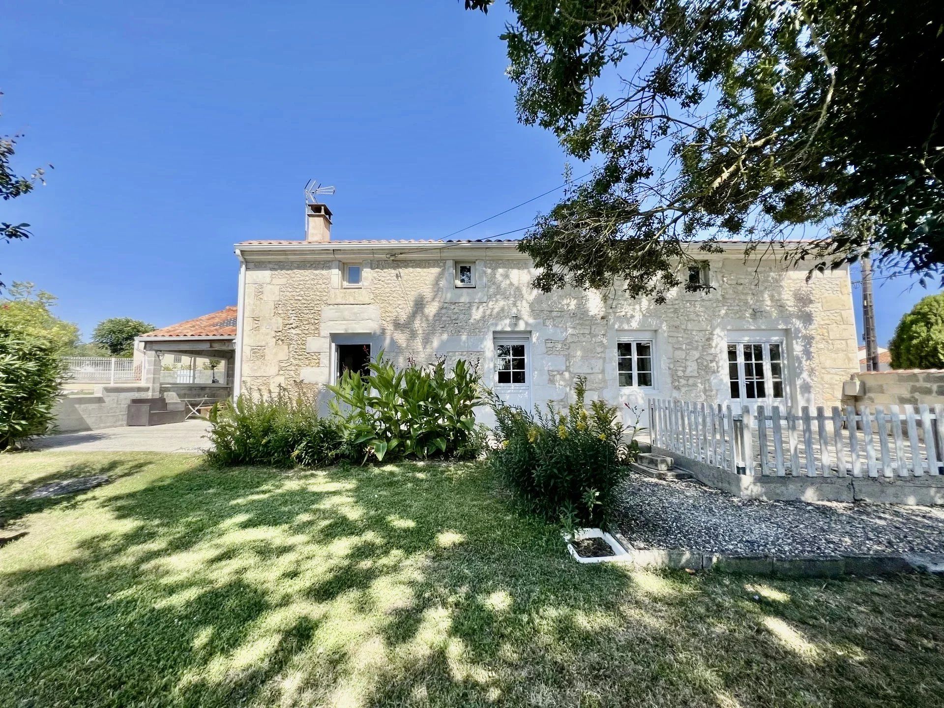 Residentieel in La Jard, Charente-Maritime 12188449