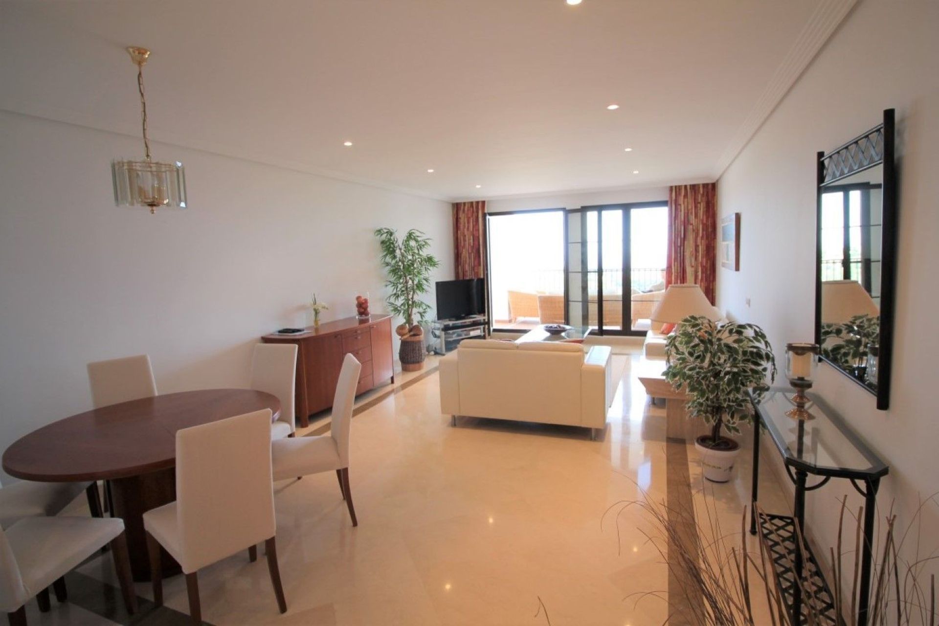 Condominium in Benahavis, Andalusia 12191512