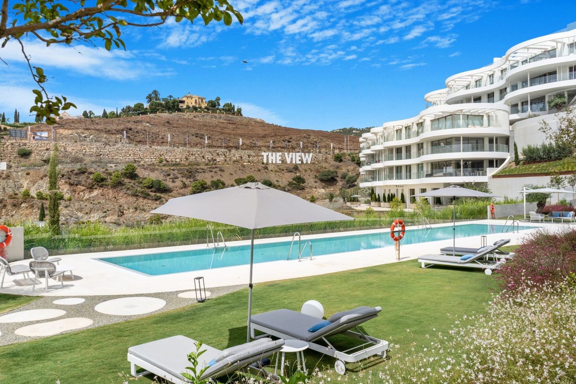 Condominium in Benahavis, Andalusia 12191617