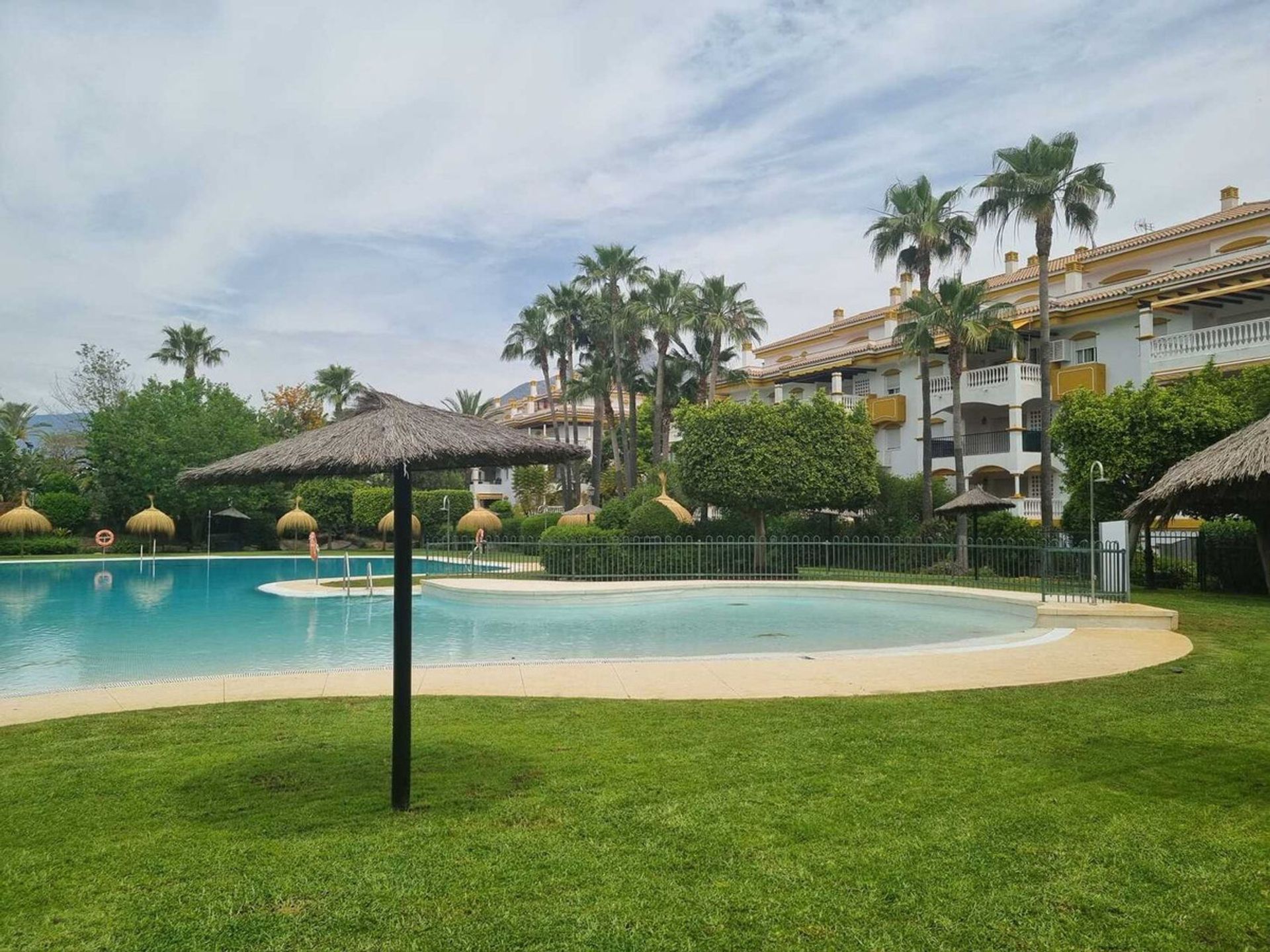 Condominium in Marbella, Andalucía 12192029