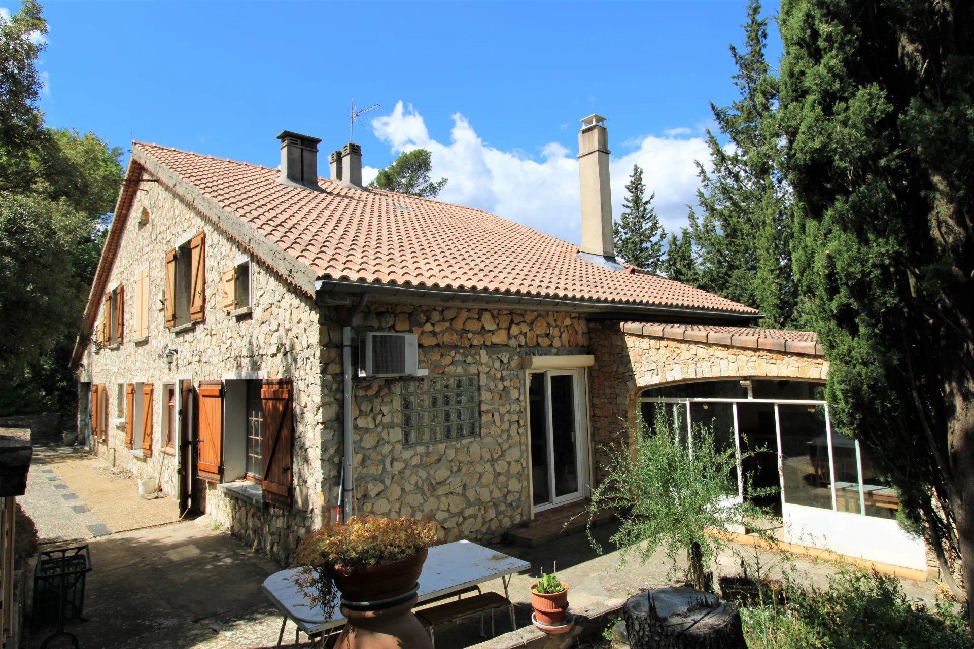 Huis in La Roquebrussanne, Provence-Alpes-Cote d'Azur 12193939