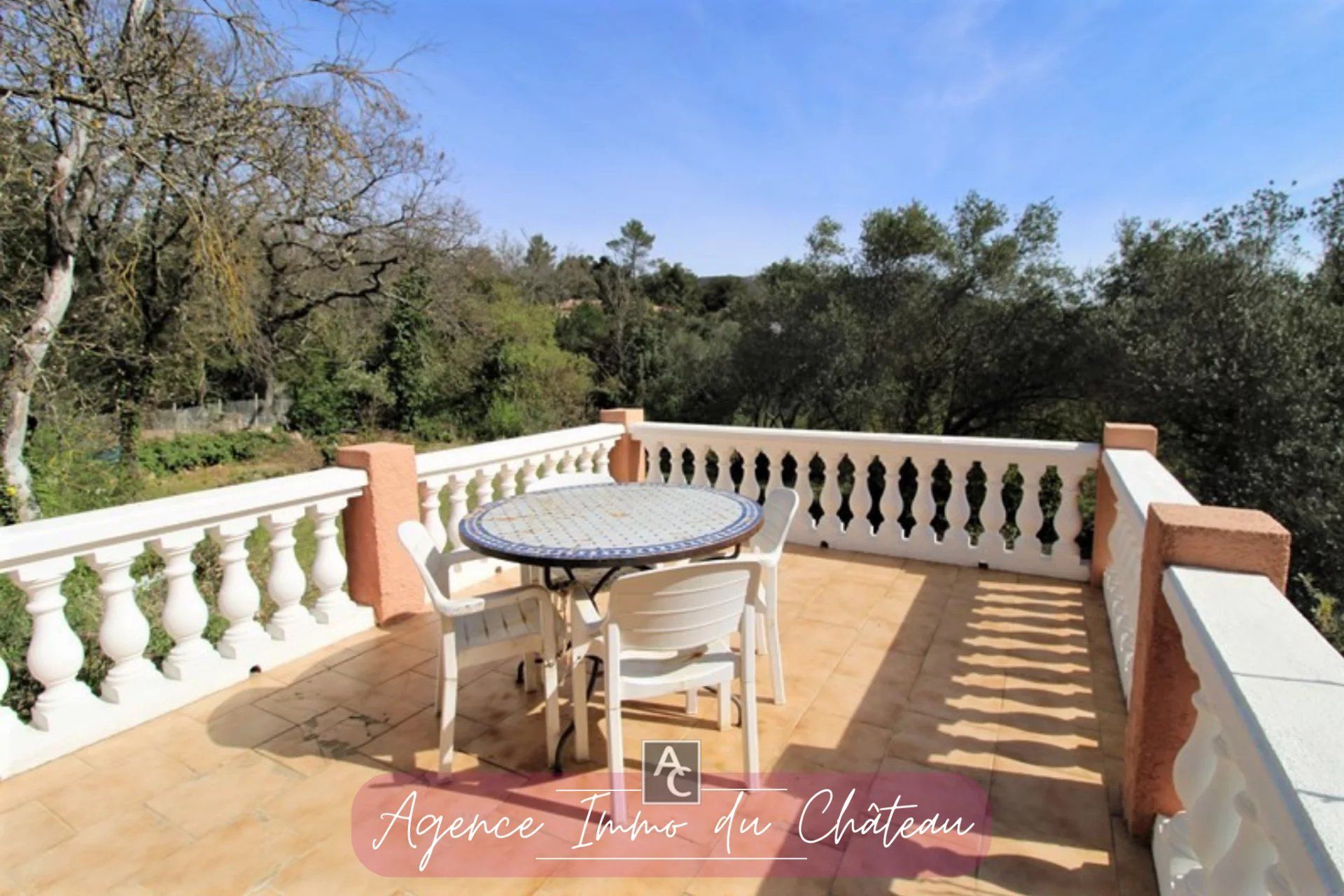 casa no Sainte-Anastasie-sur-Issole, Provence-Alpes-Cote d'Azur 12193940