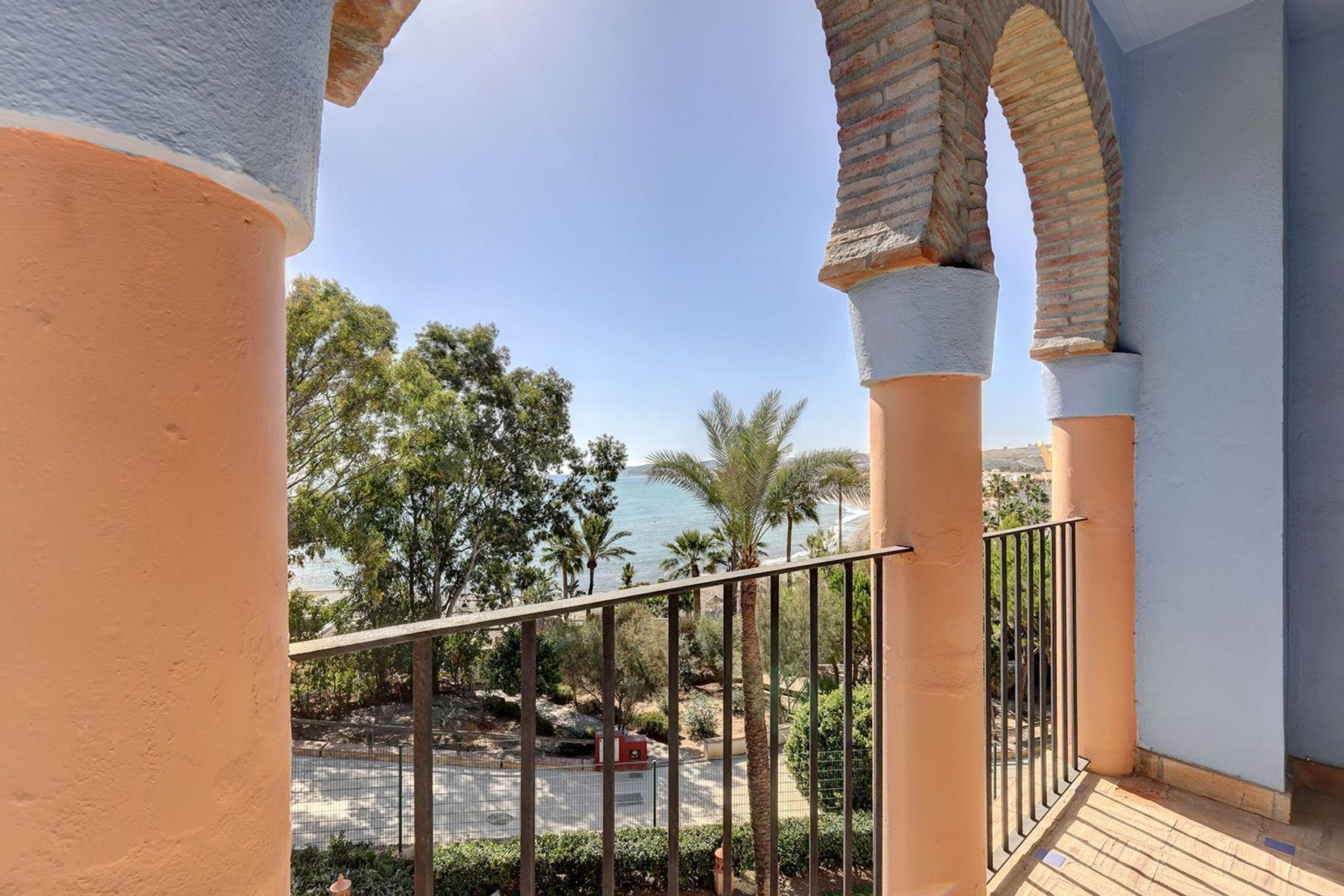 Casa nel Puerto de la Duquesa, Andalusia 12195658