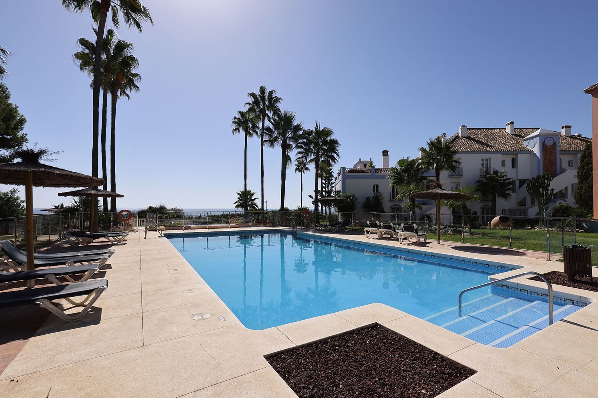 Casa nel Puerto de la Duquesa, Andalusia 12195658