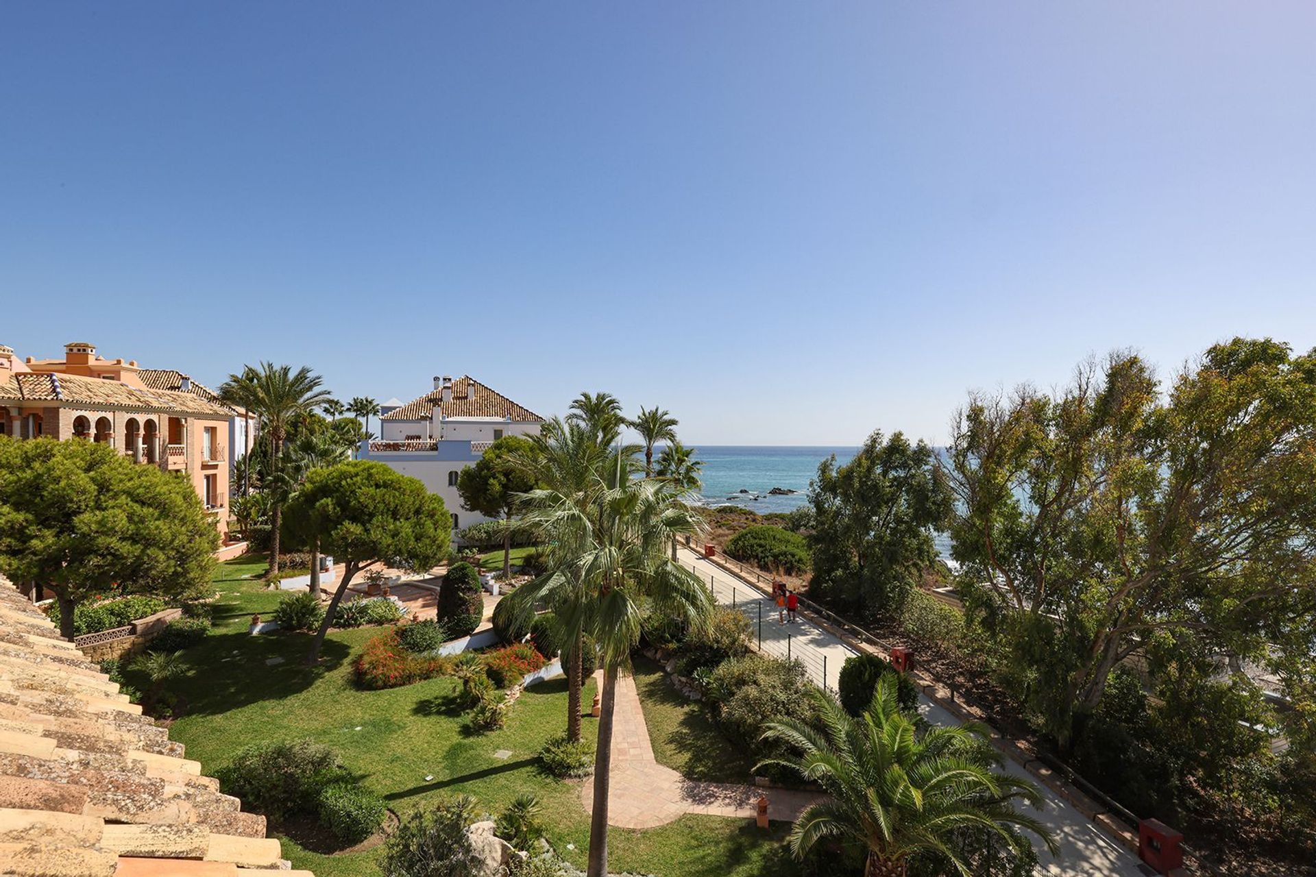 Hus i Puerto de la Duquesa, Andalusia 12195658