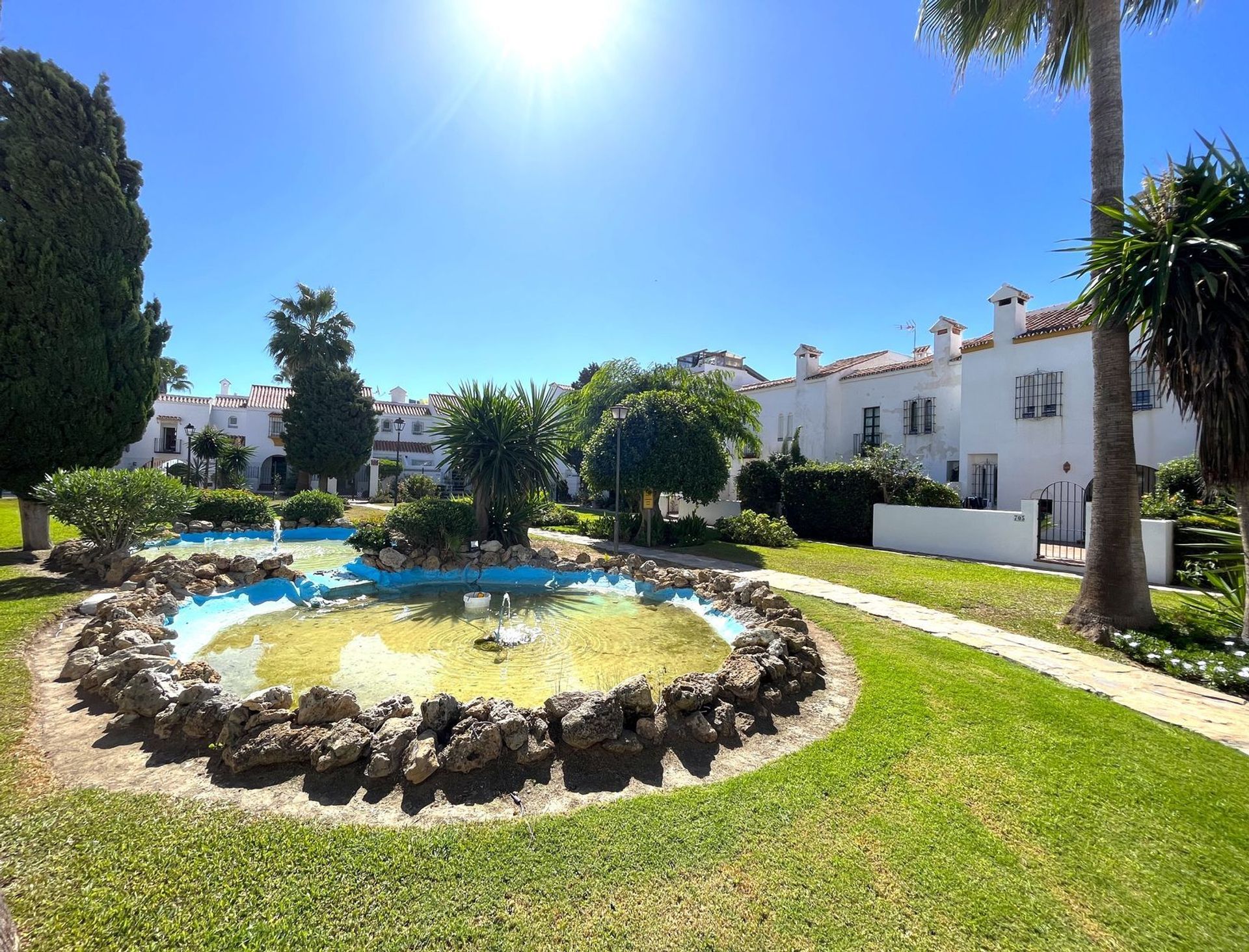 rumah dalam Puerto de la Duquesa, Andalusia 12195686