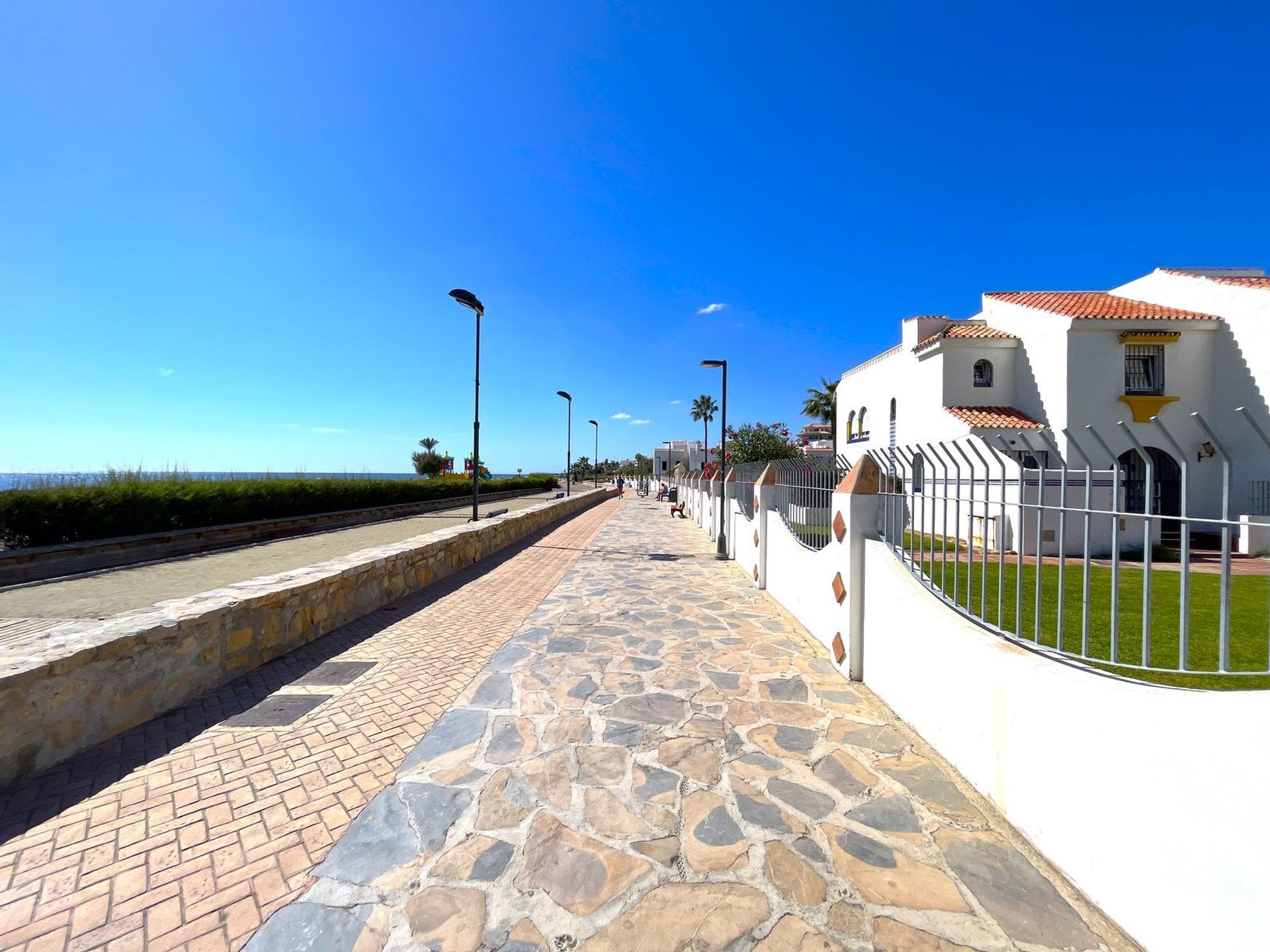 rumah dalam Puerto de la Duquesa, Andalusia 12195686