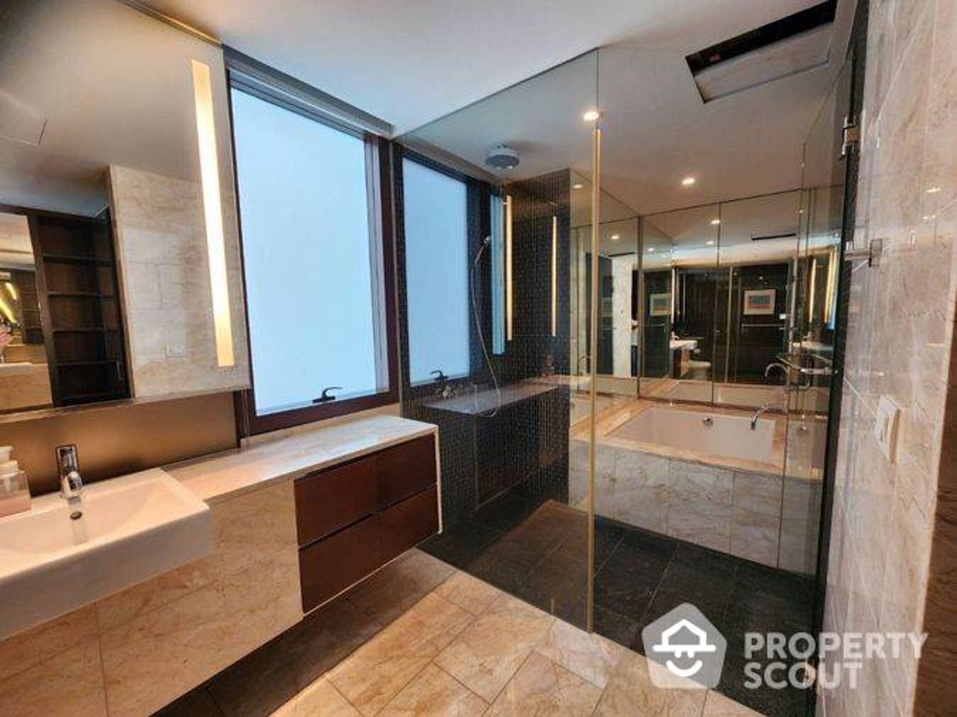 Condominio en Patum Wan, Krung Thep Maha Nakhon 12205011