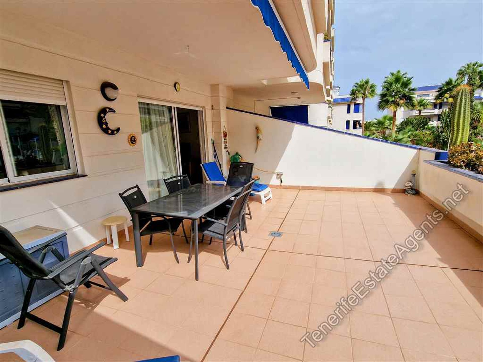 Condominium in Los Cristianos, Canarische eilanden 12205710