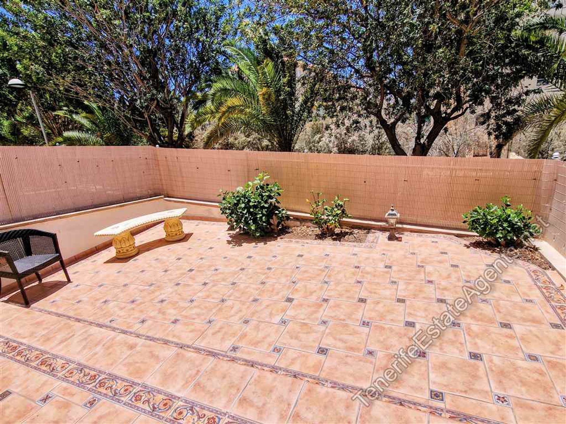 Condominium in Los Cristianos, Canarische eilanden 12205710