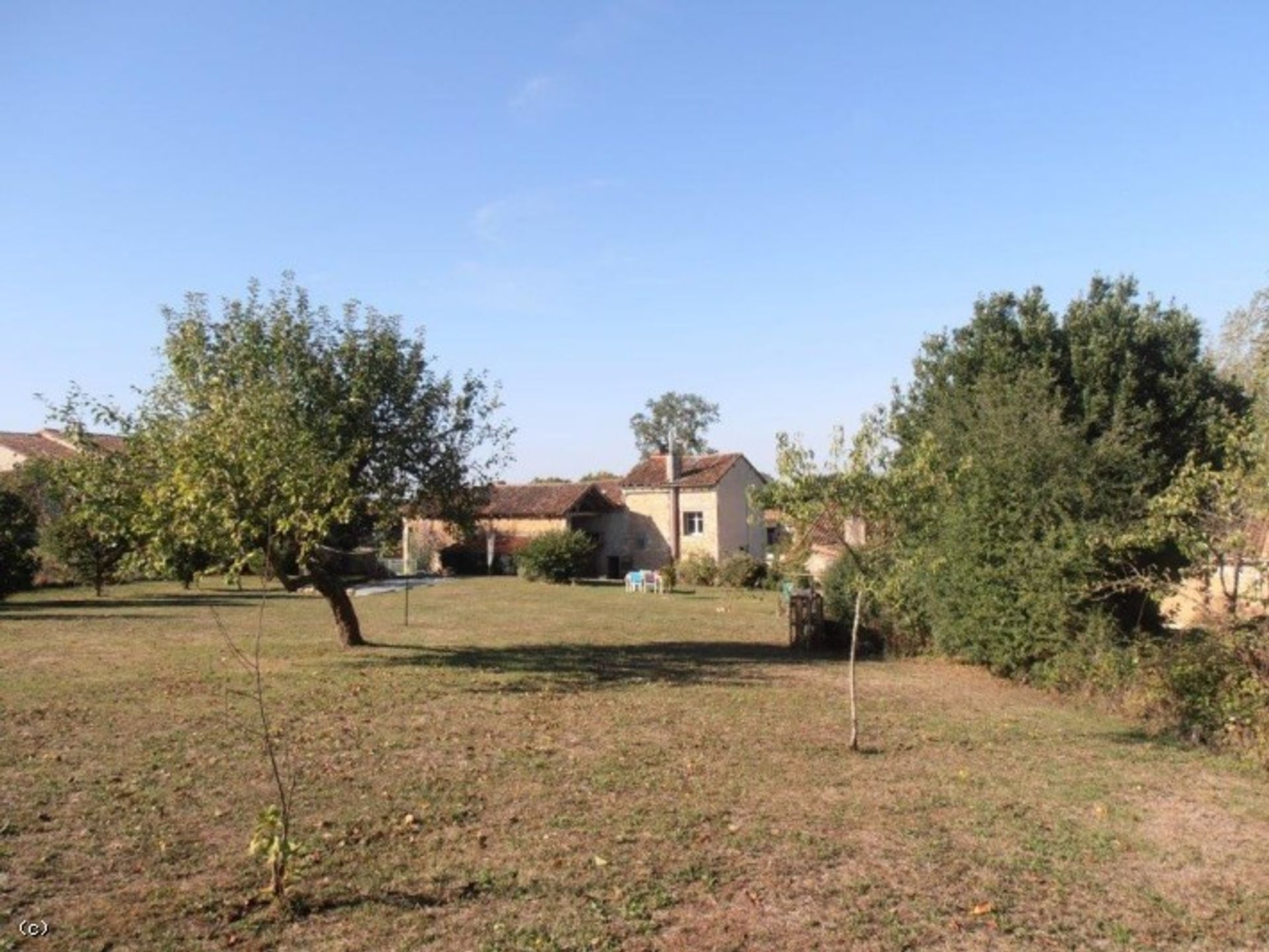 Huis in Civray, Nouvelle-Aquitaine 12205797