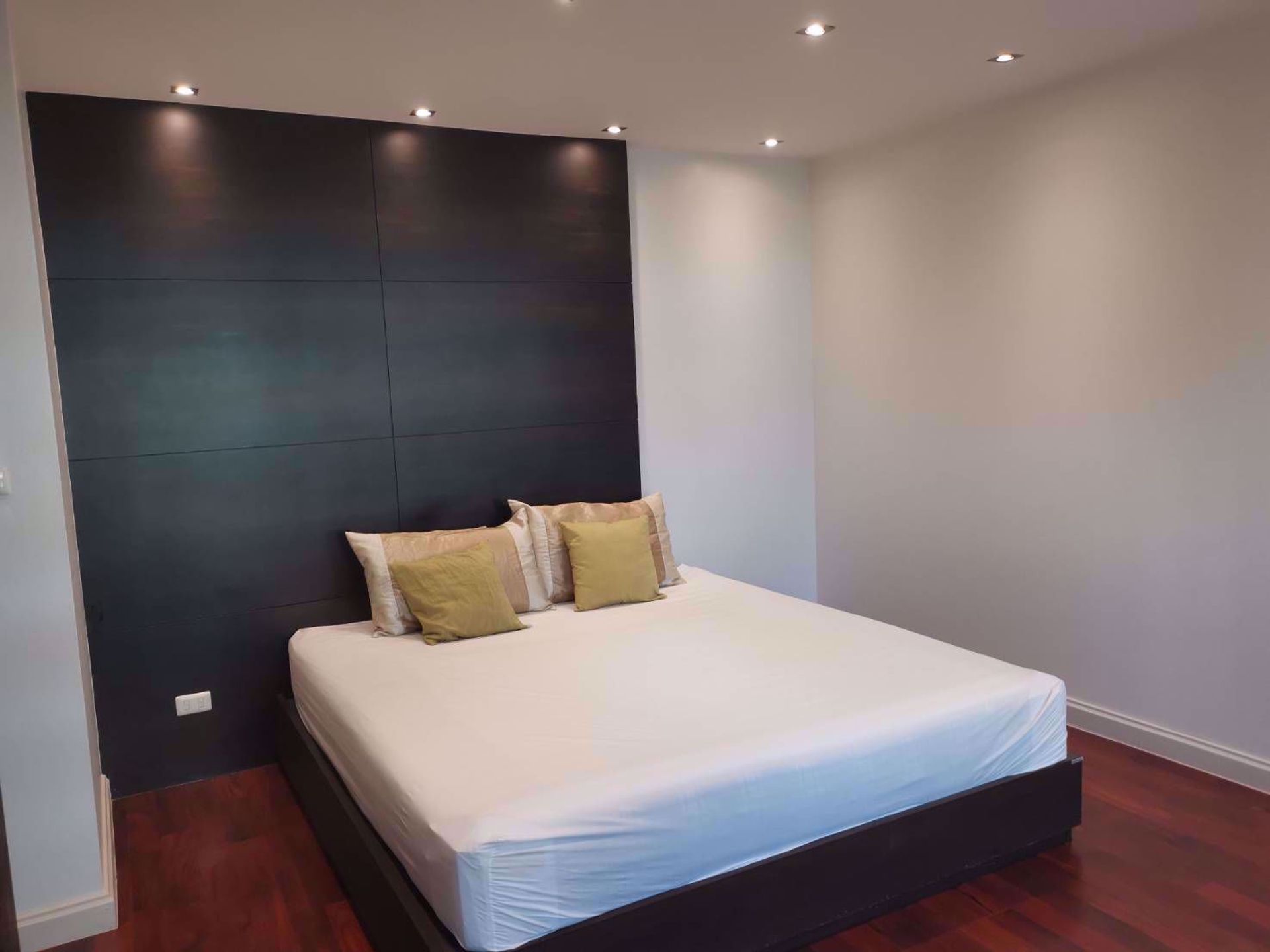 Condominium in Watthana, Krung Thep Maha Nakhon 12208502