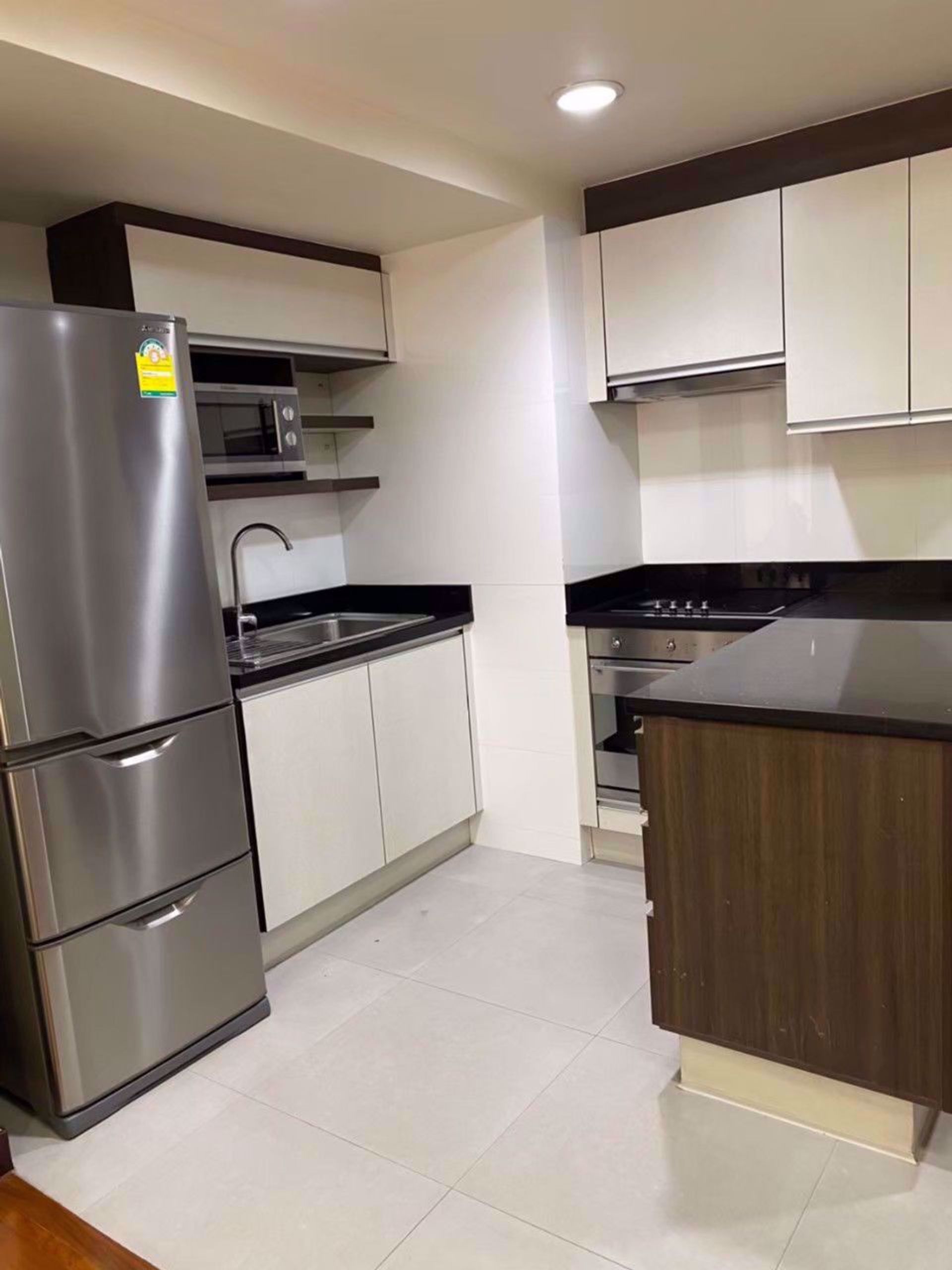 Condominium in Khlong Toei, Krung Thep Maha Nakhon 12208561